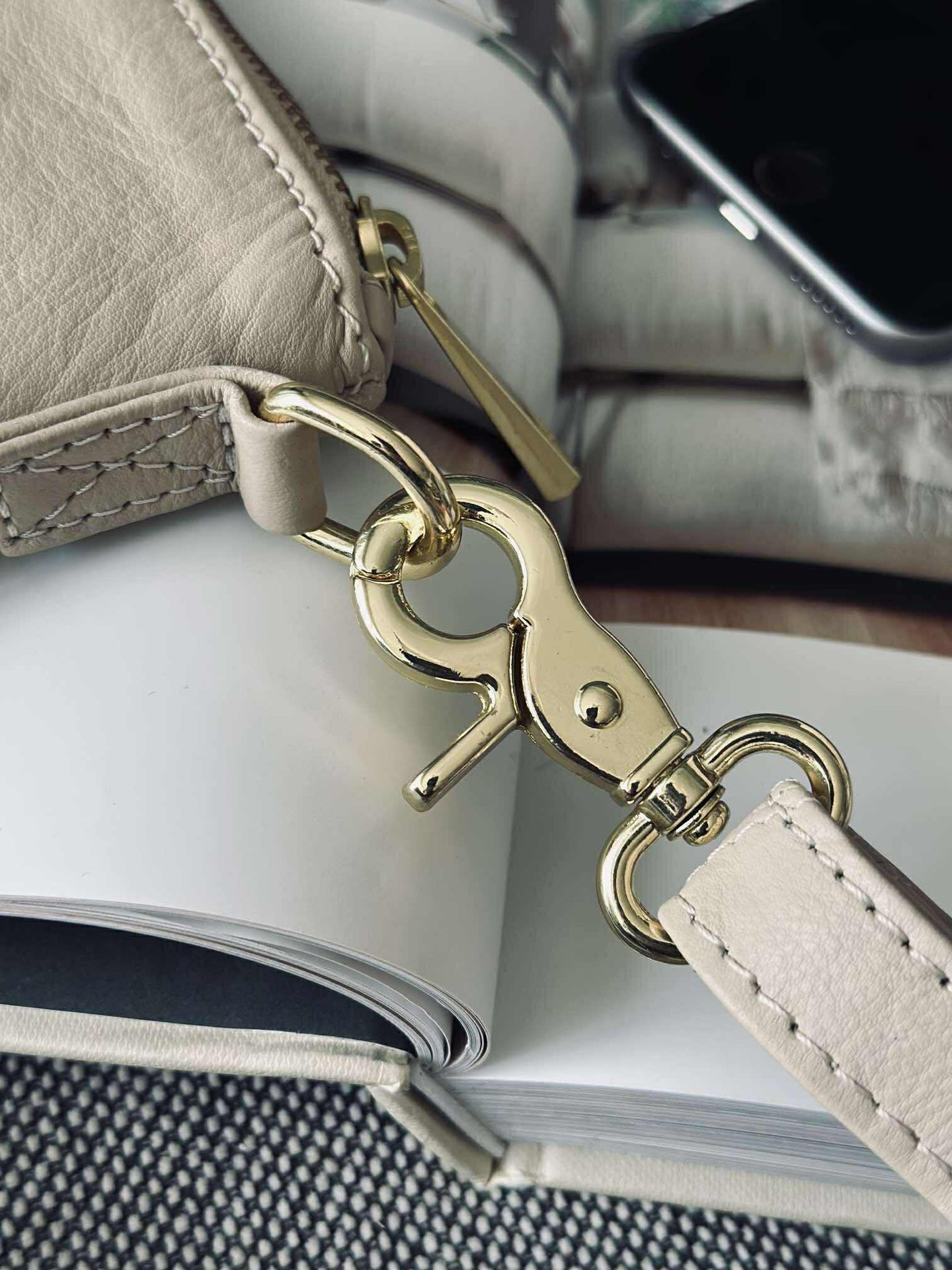 Vacker väska / clutch - Mjuk sand