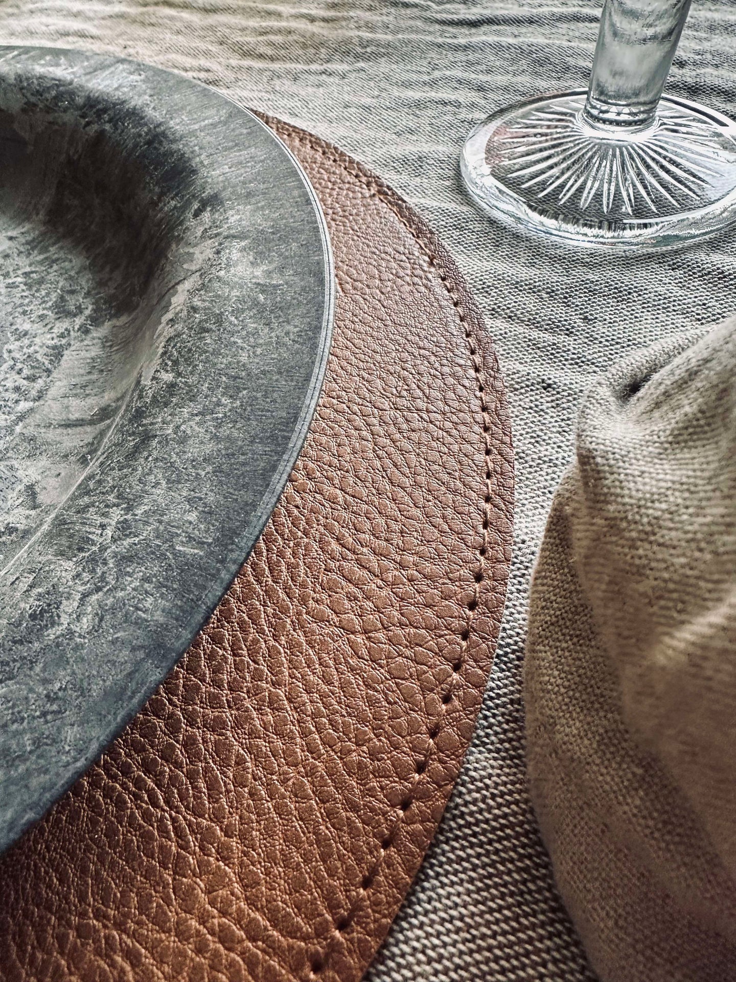 Vändbar bordstablett - Tobak / Sand