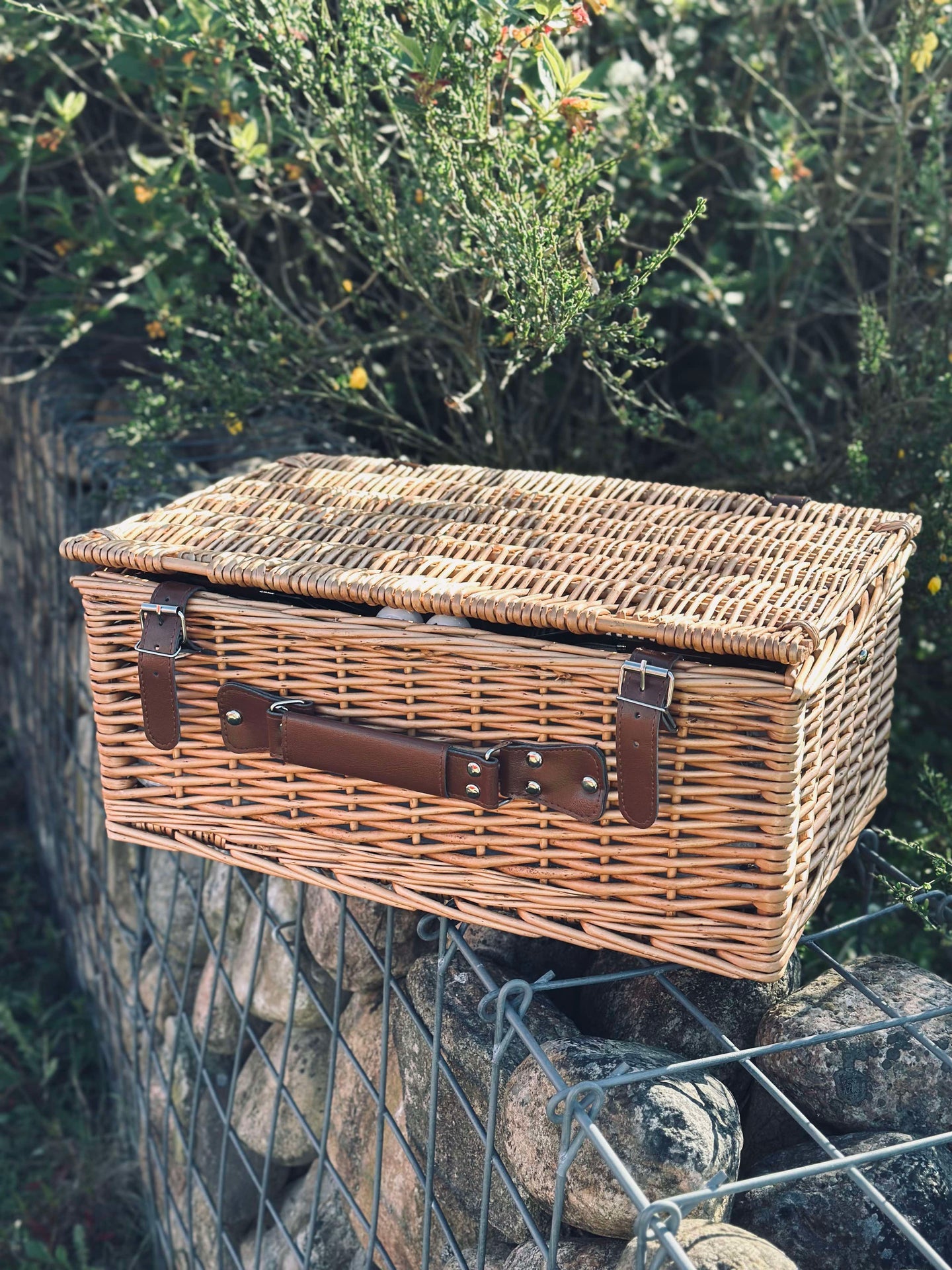 Picknickkorg med innehåll för 4 personer - DELUXE