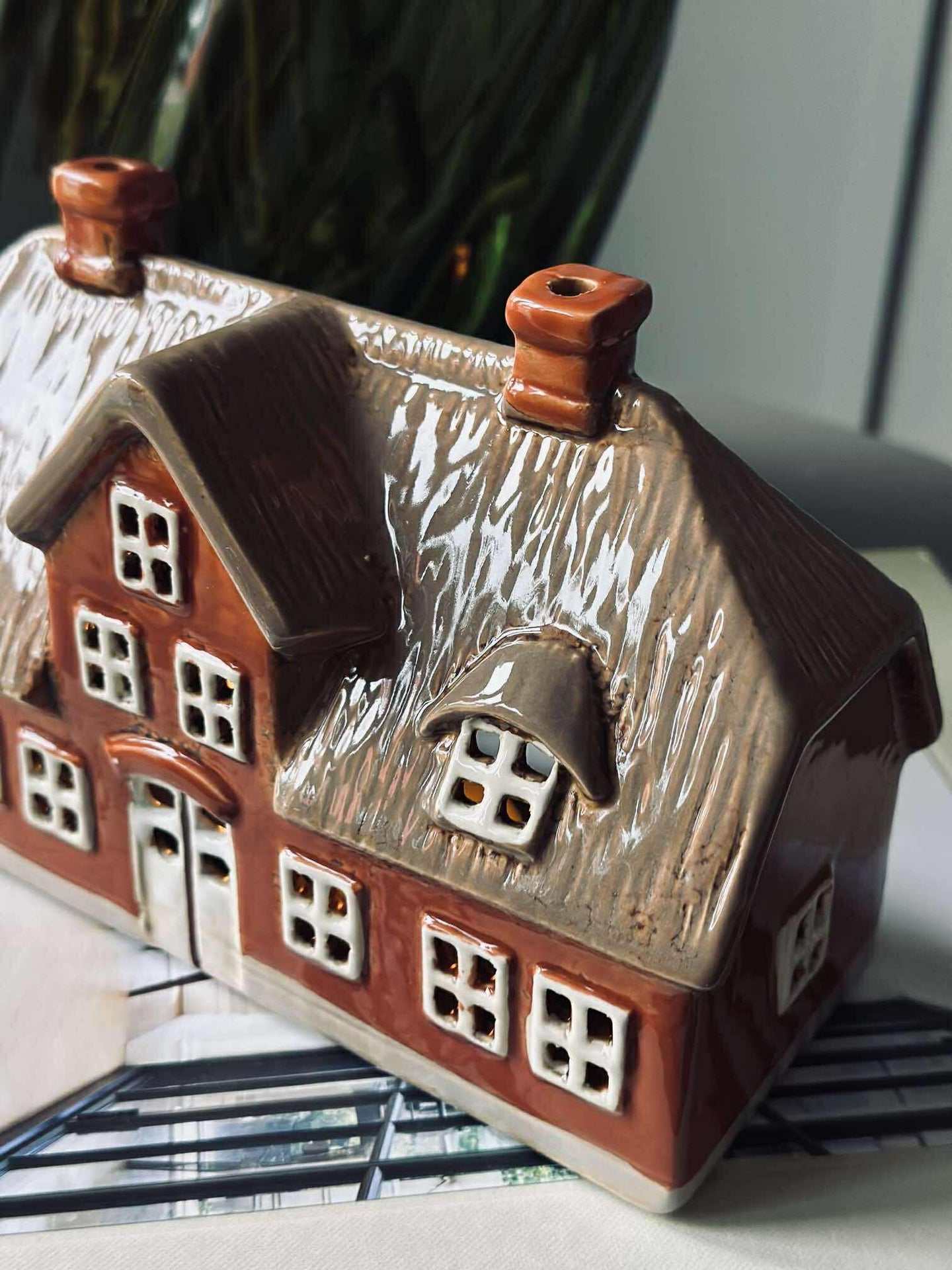 Ljuslykta med halmtak - Keramik