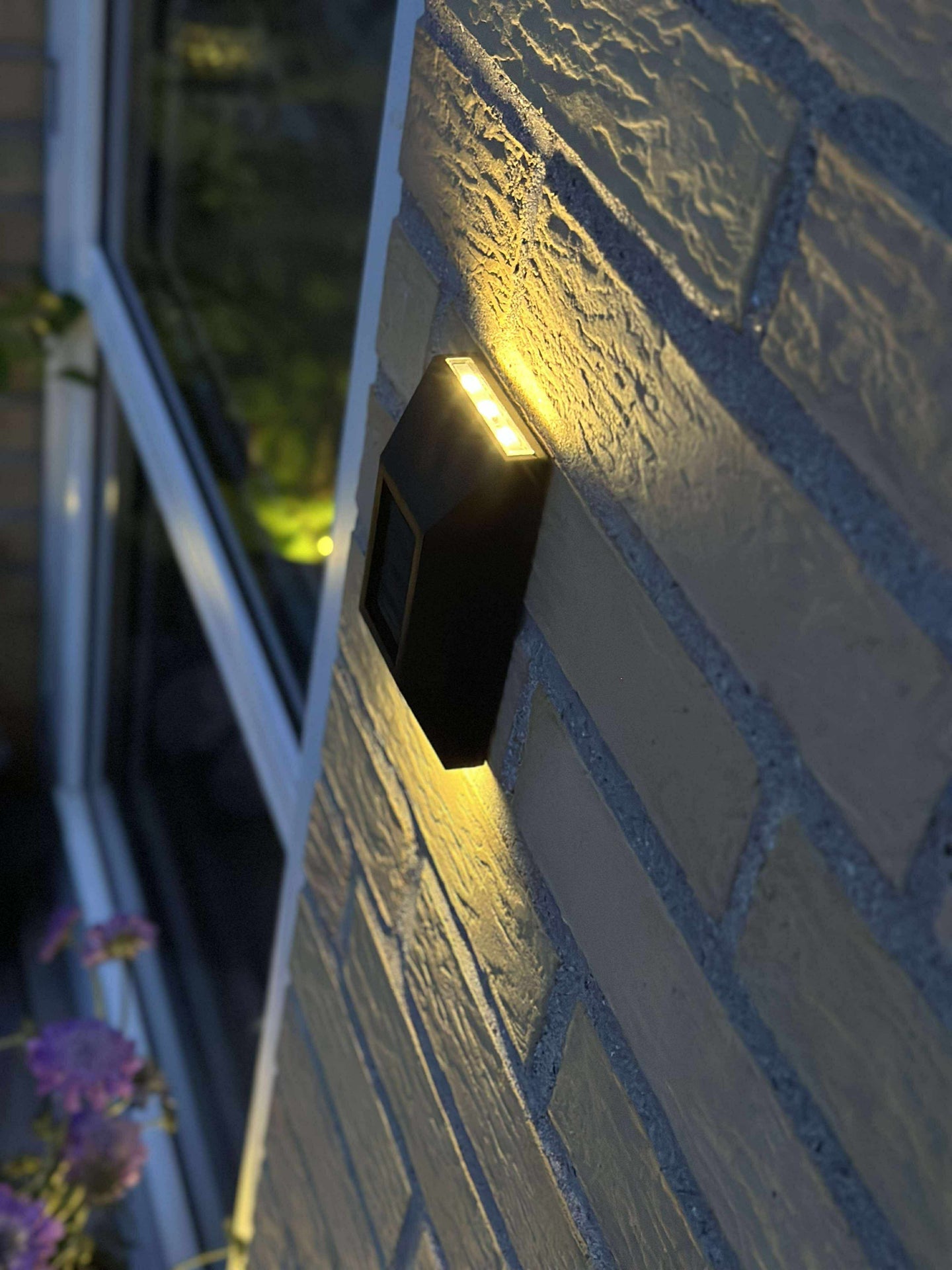 Vägglampa med solceller – Upp & Ner 4 st