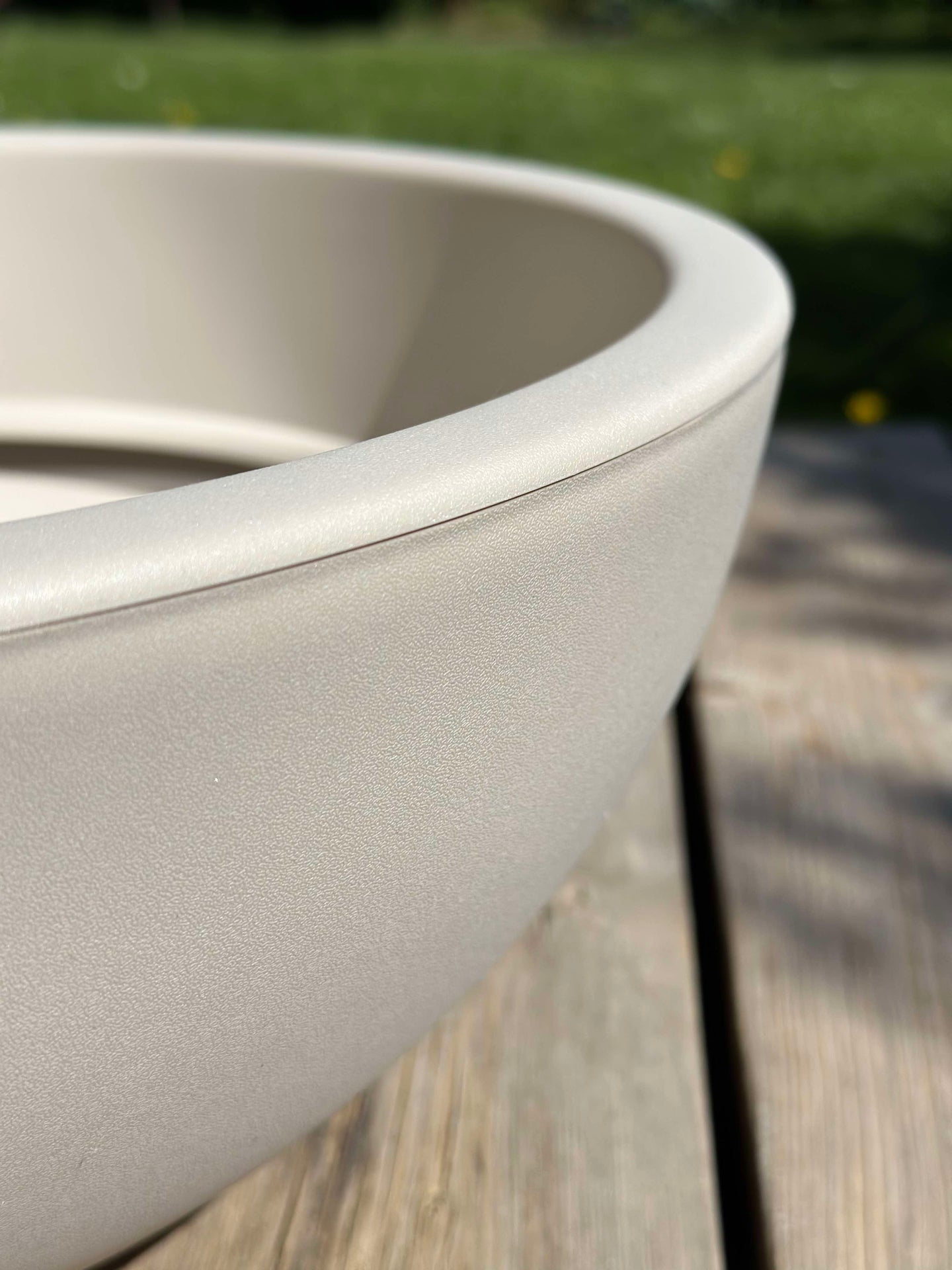 Spegelbassäng i återvunnen plast - Sand
