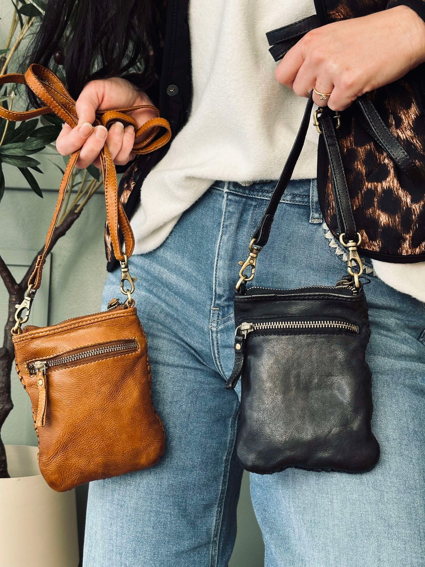 Crossover mobilväska - Miriam Cognac