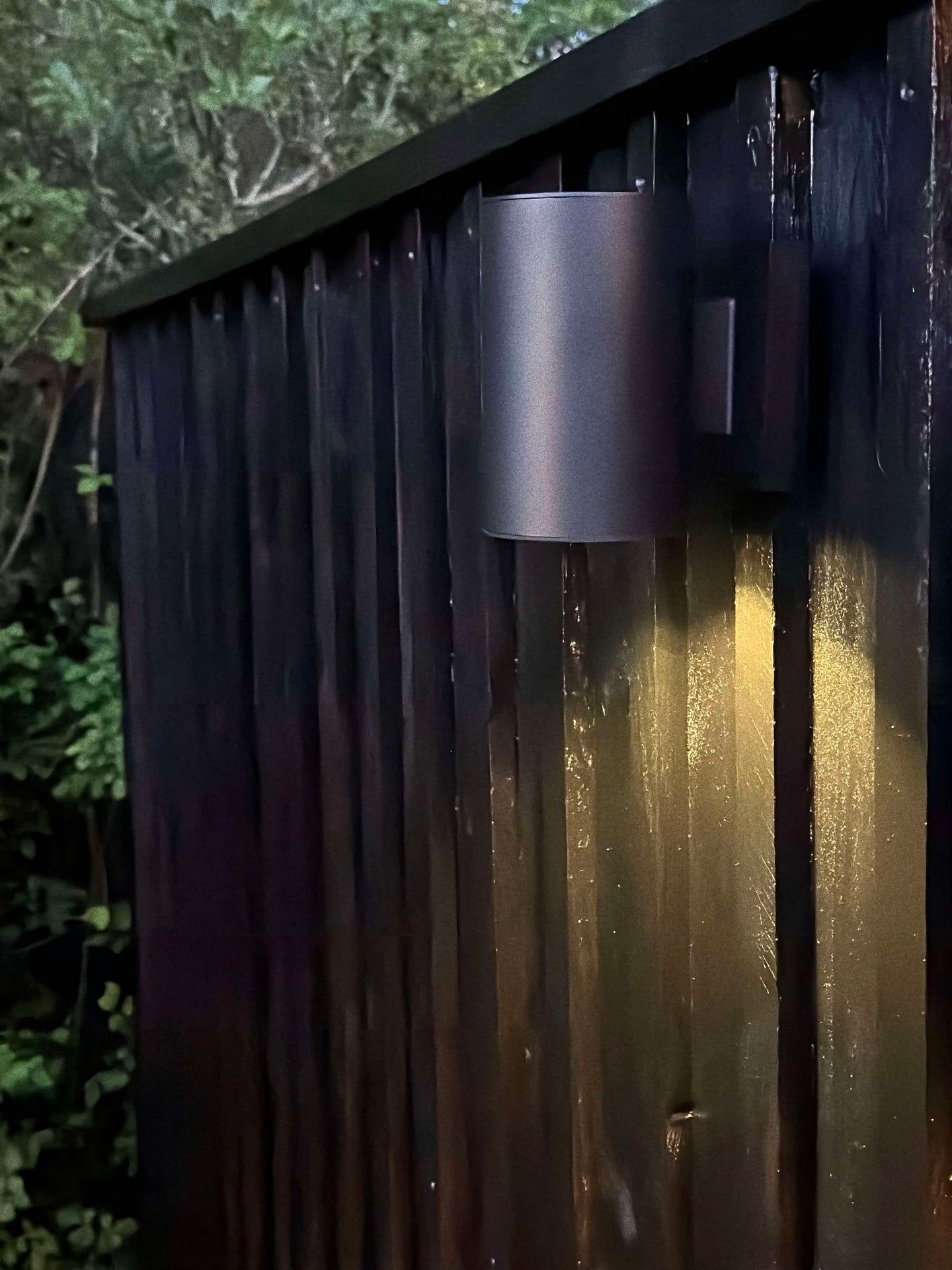 Vägglampa med solceller