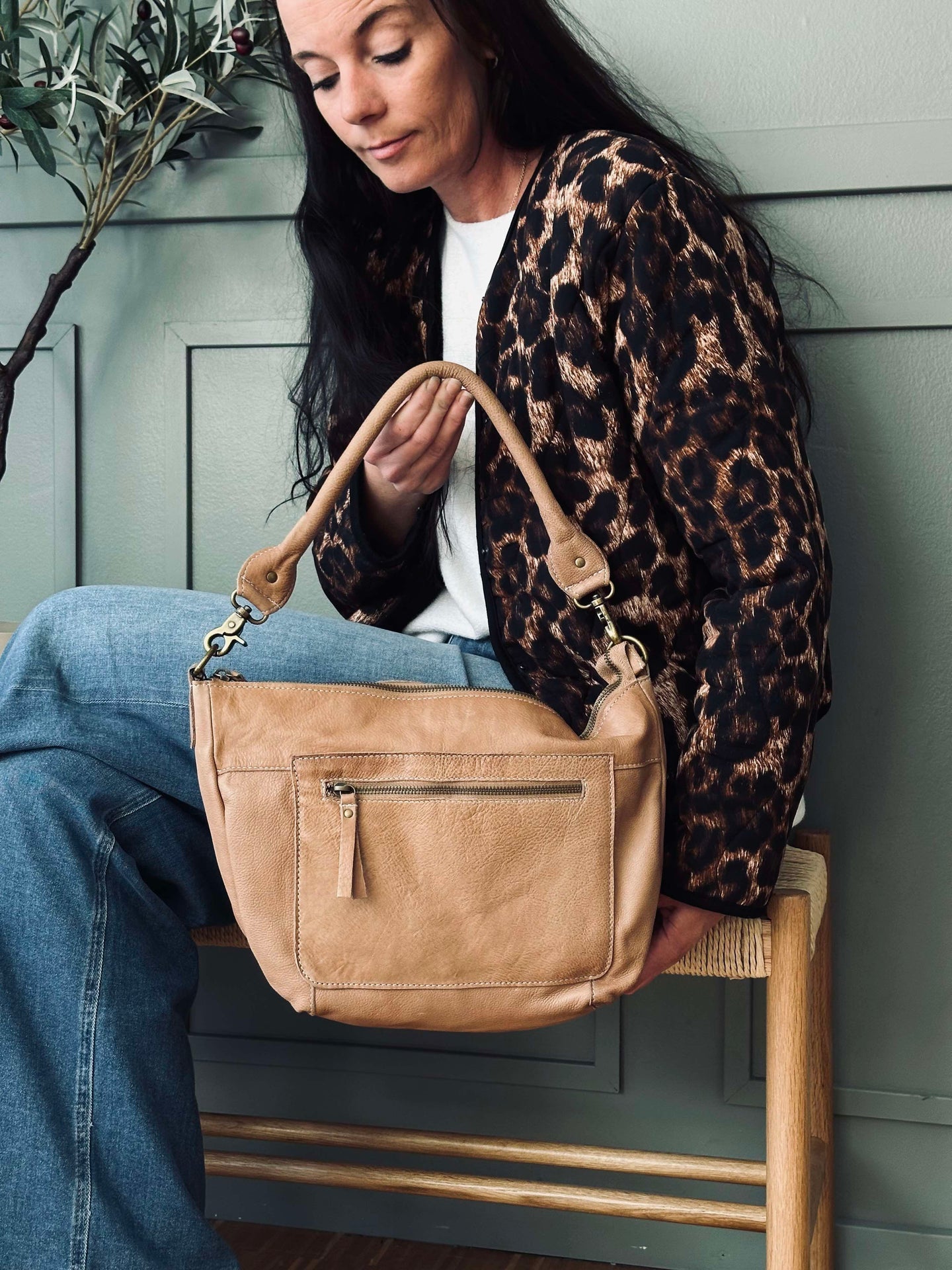 Axelväska Naomi small - Taupe