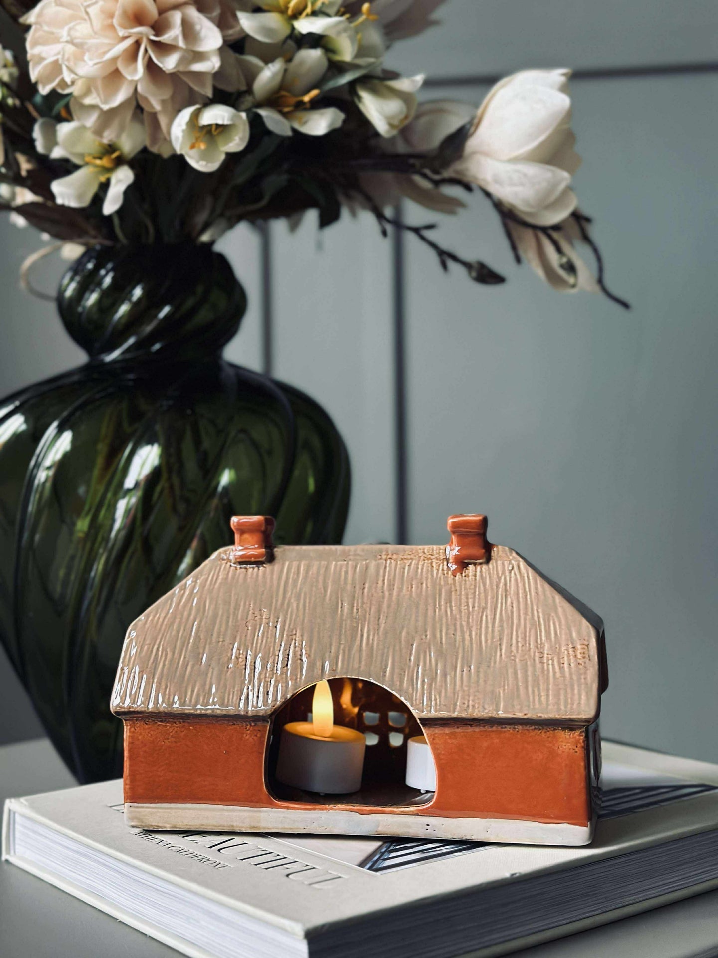 Ljuslykta med halmtak - Keramik