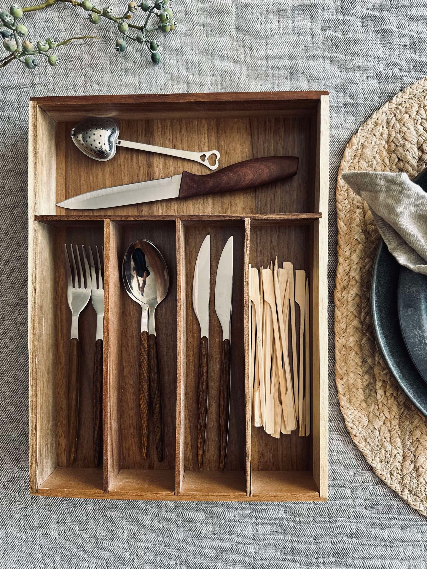 Besticklåda i Akaciaträ