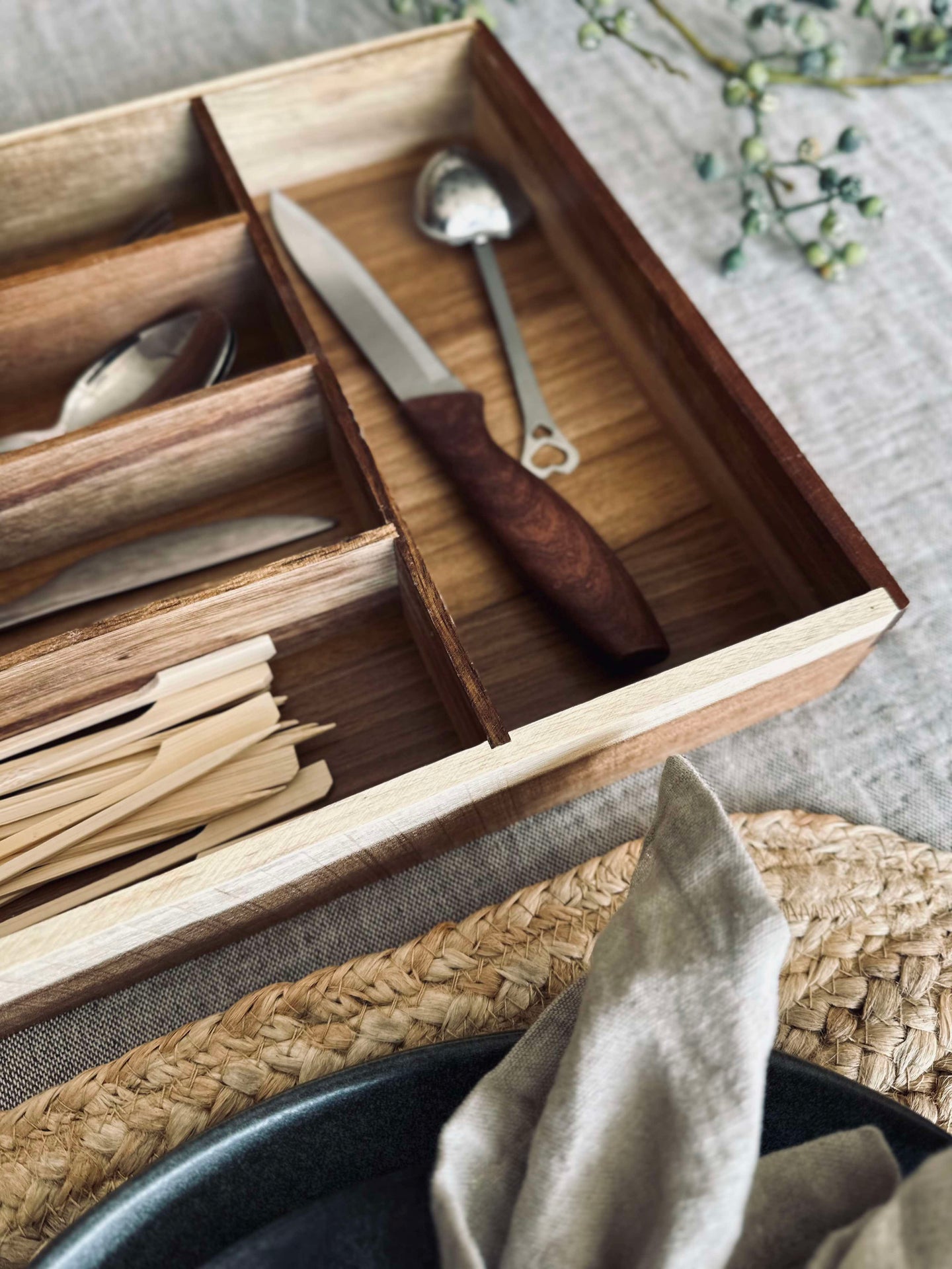 Besticklåda i Akaciaträ