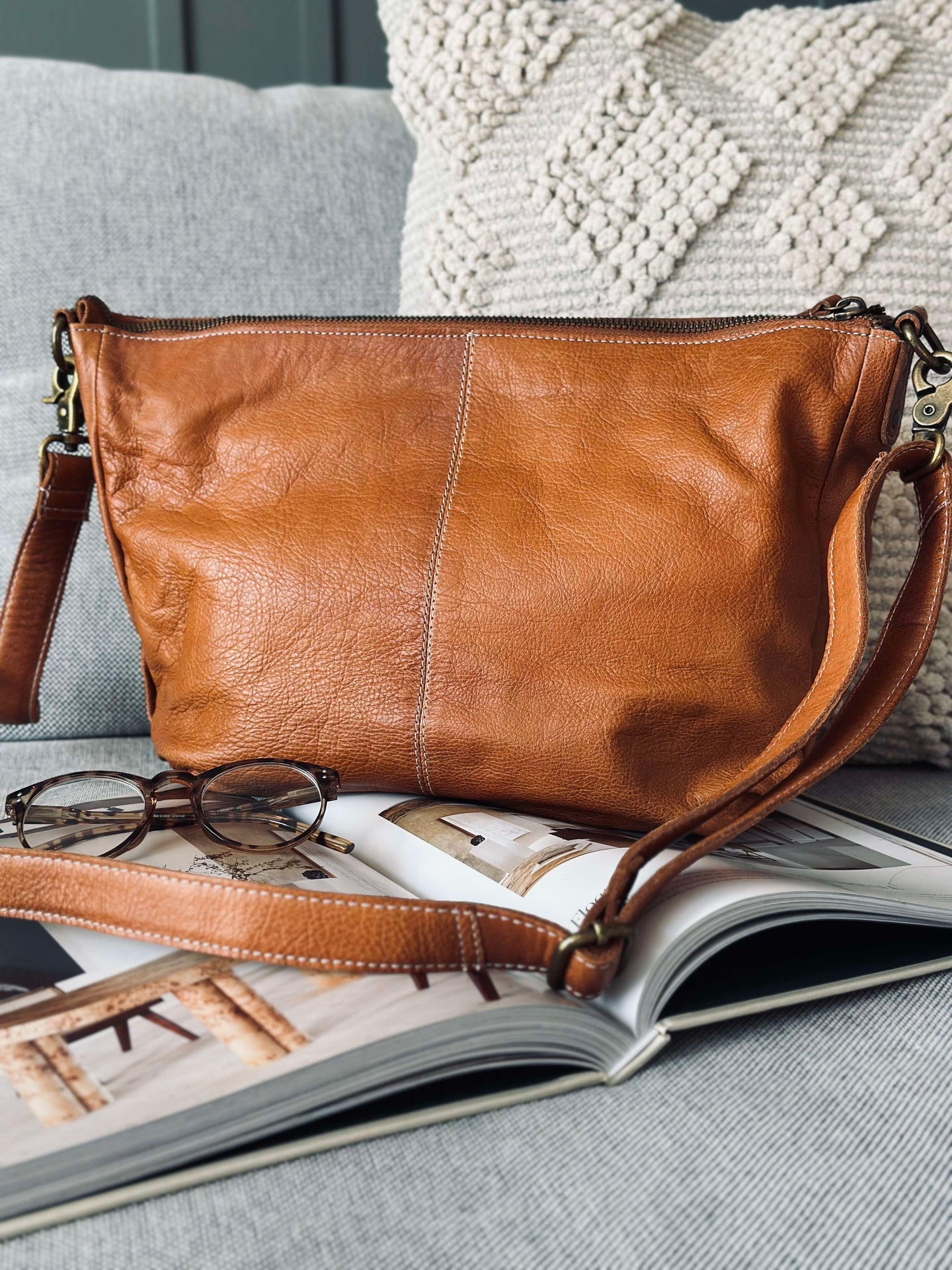 Axelväska Naomi small - Cognac