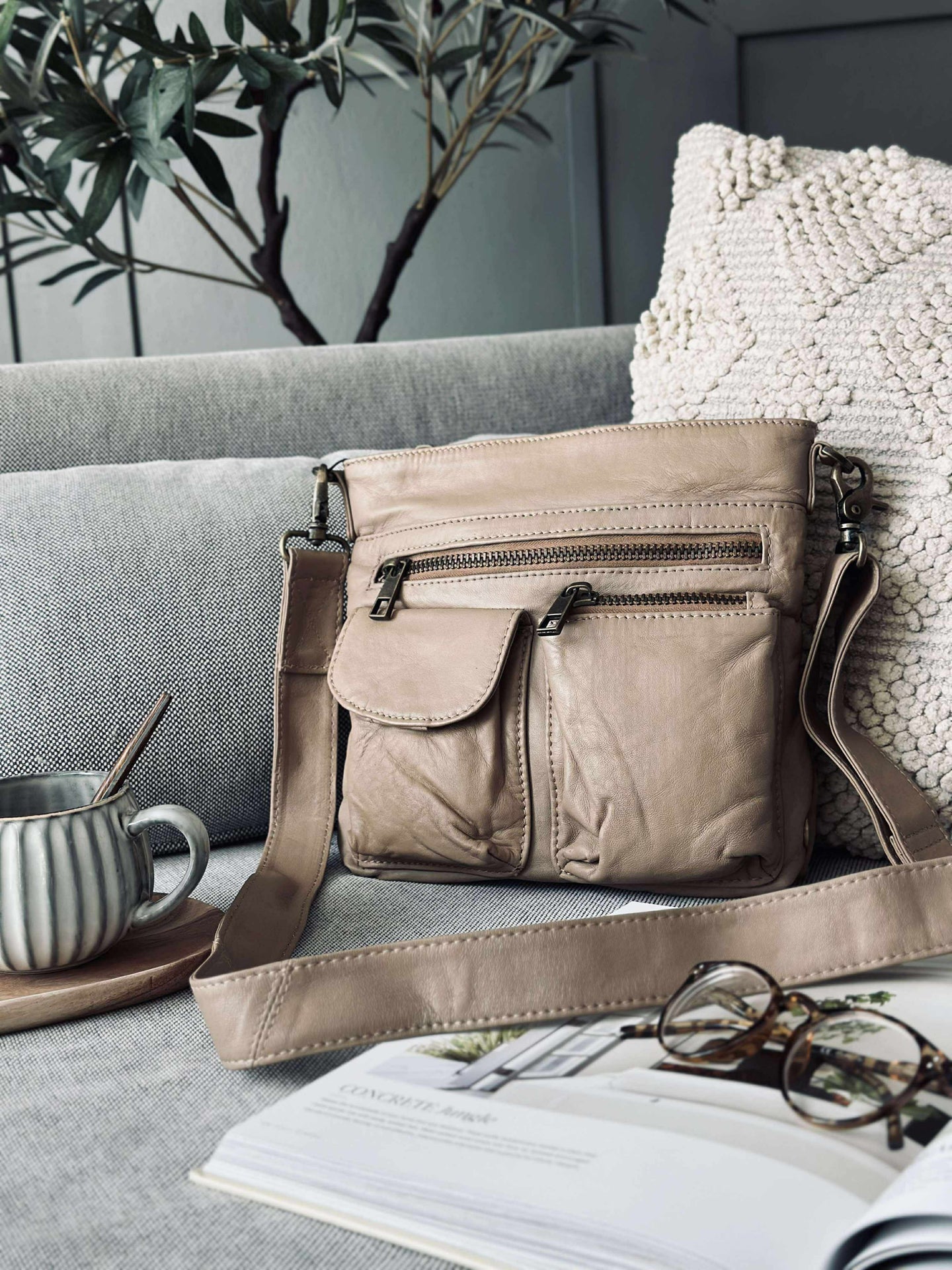 Crossbody LATTE - Ultra mjuk