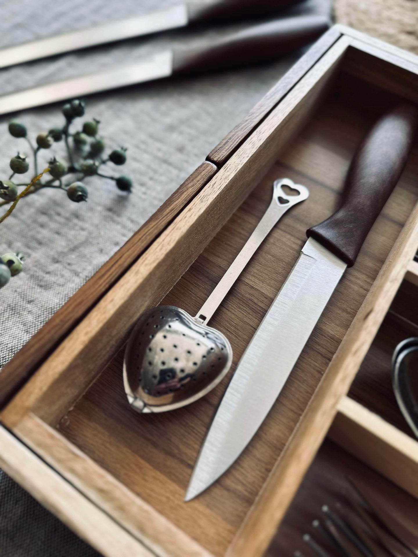 Besticklåda i Akaciaträ - Justerbar