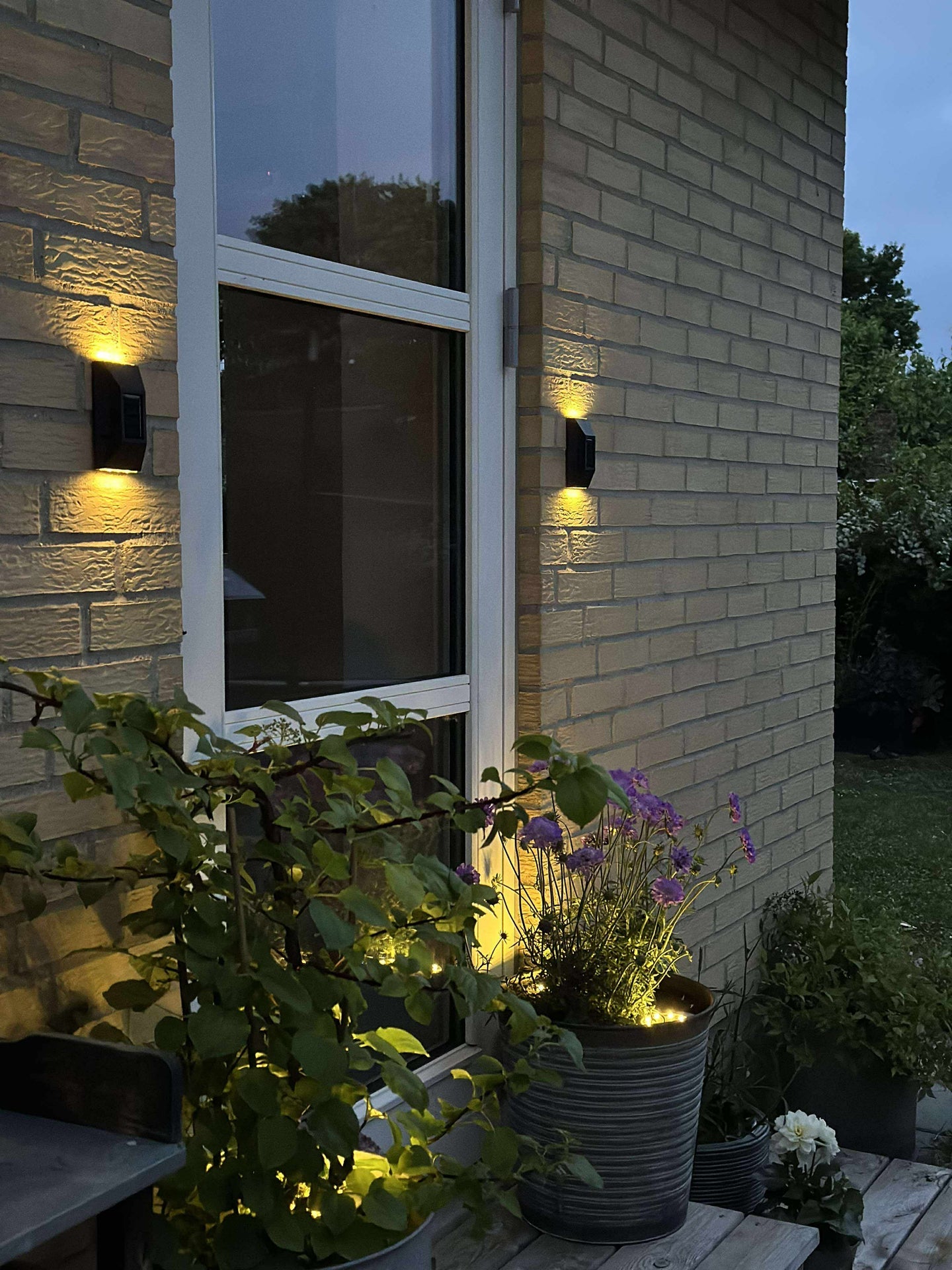 Vägglampa med solceller – Upp & Ner 4 st