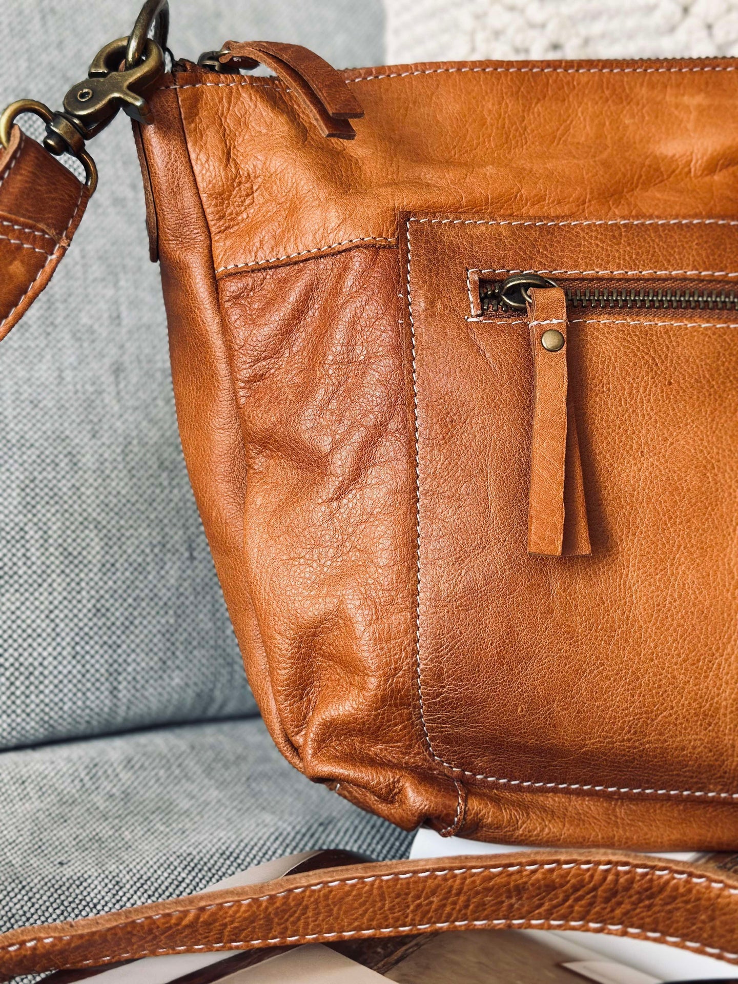 Axelväska Naomi small - Cognac