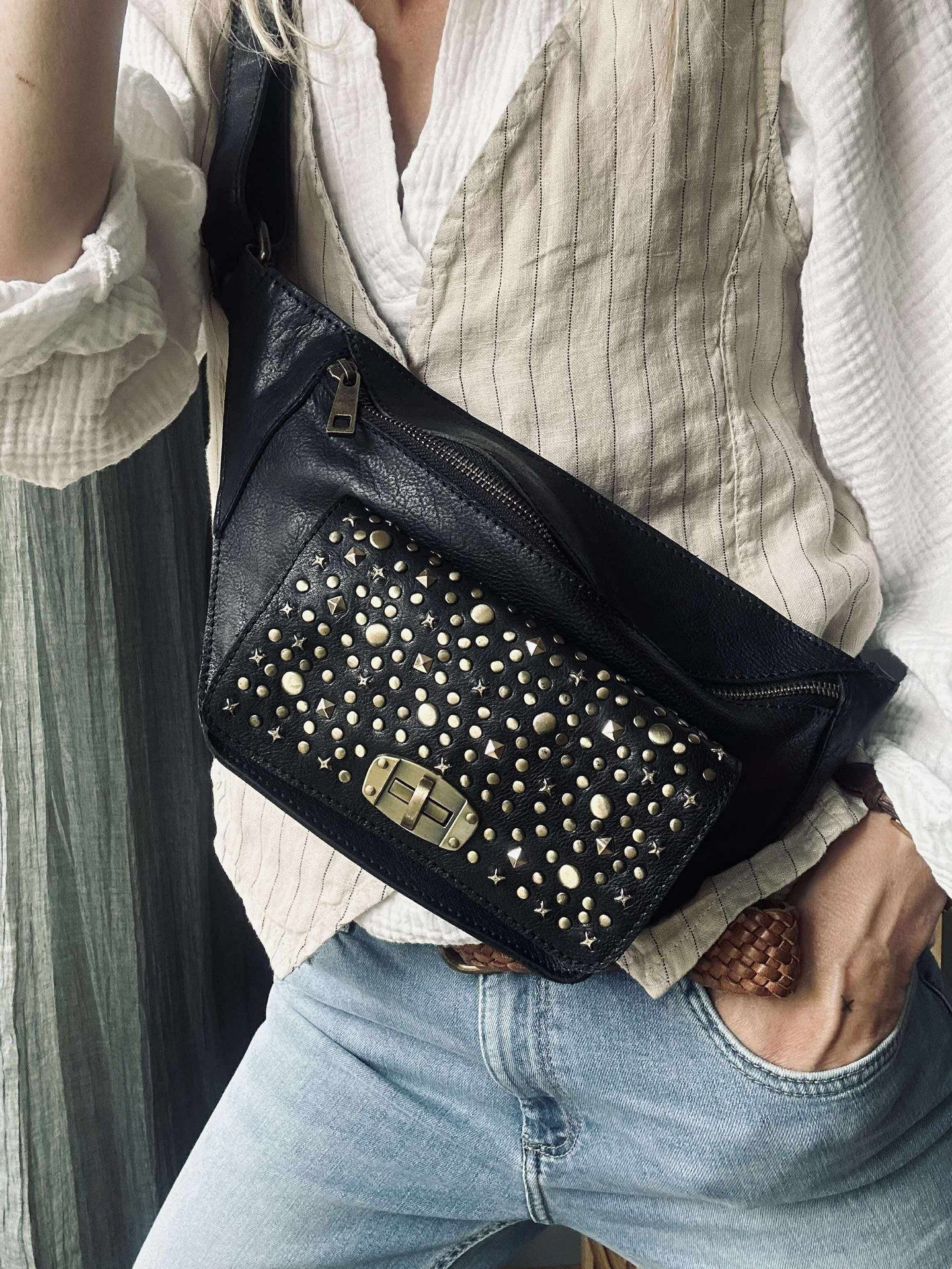Bumbag med nitar - Black