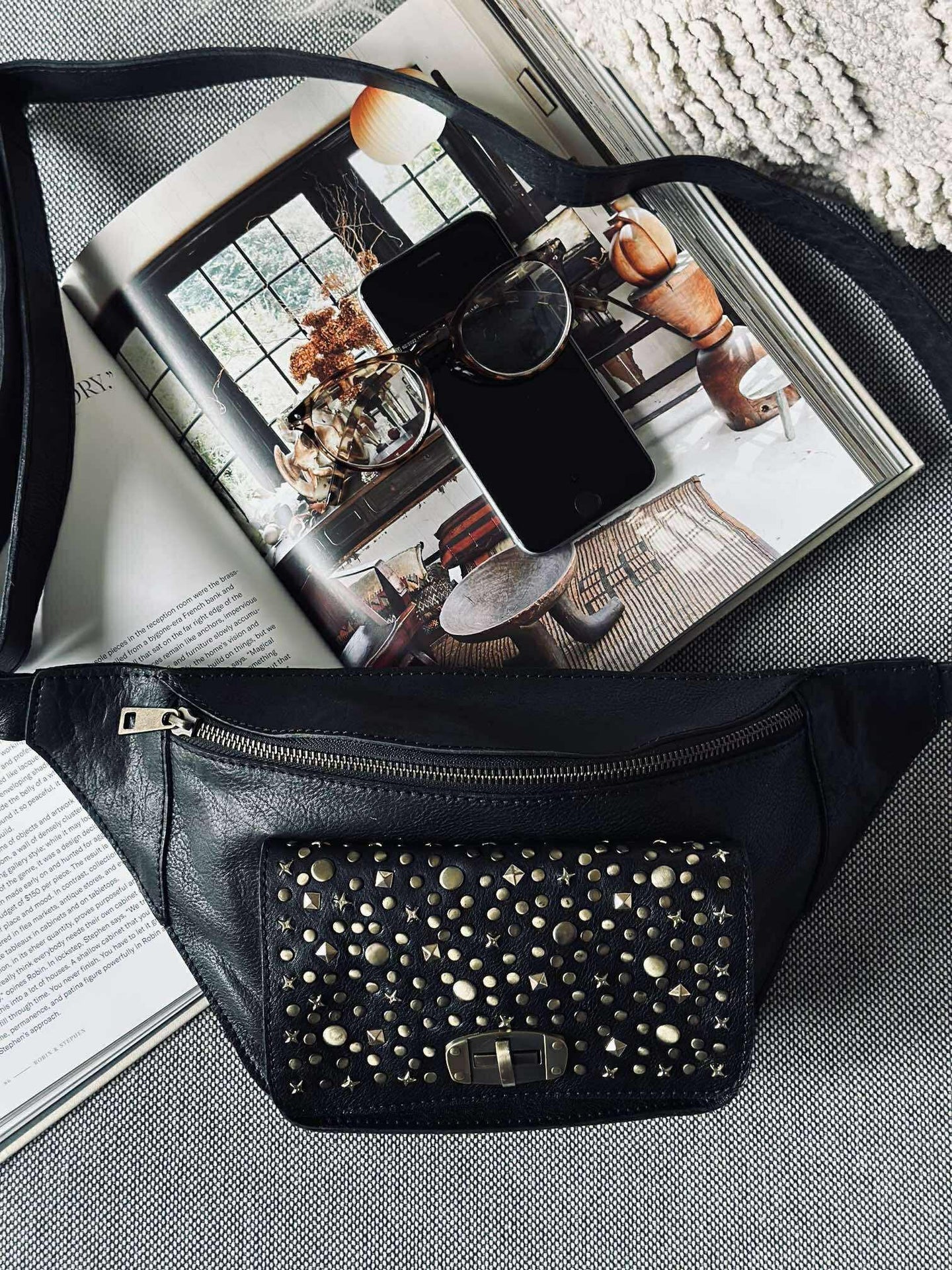 Bumbag med nitar - Black