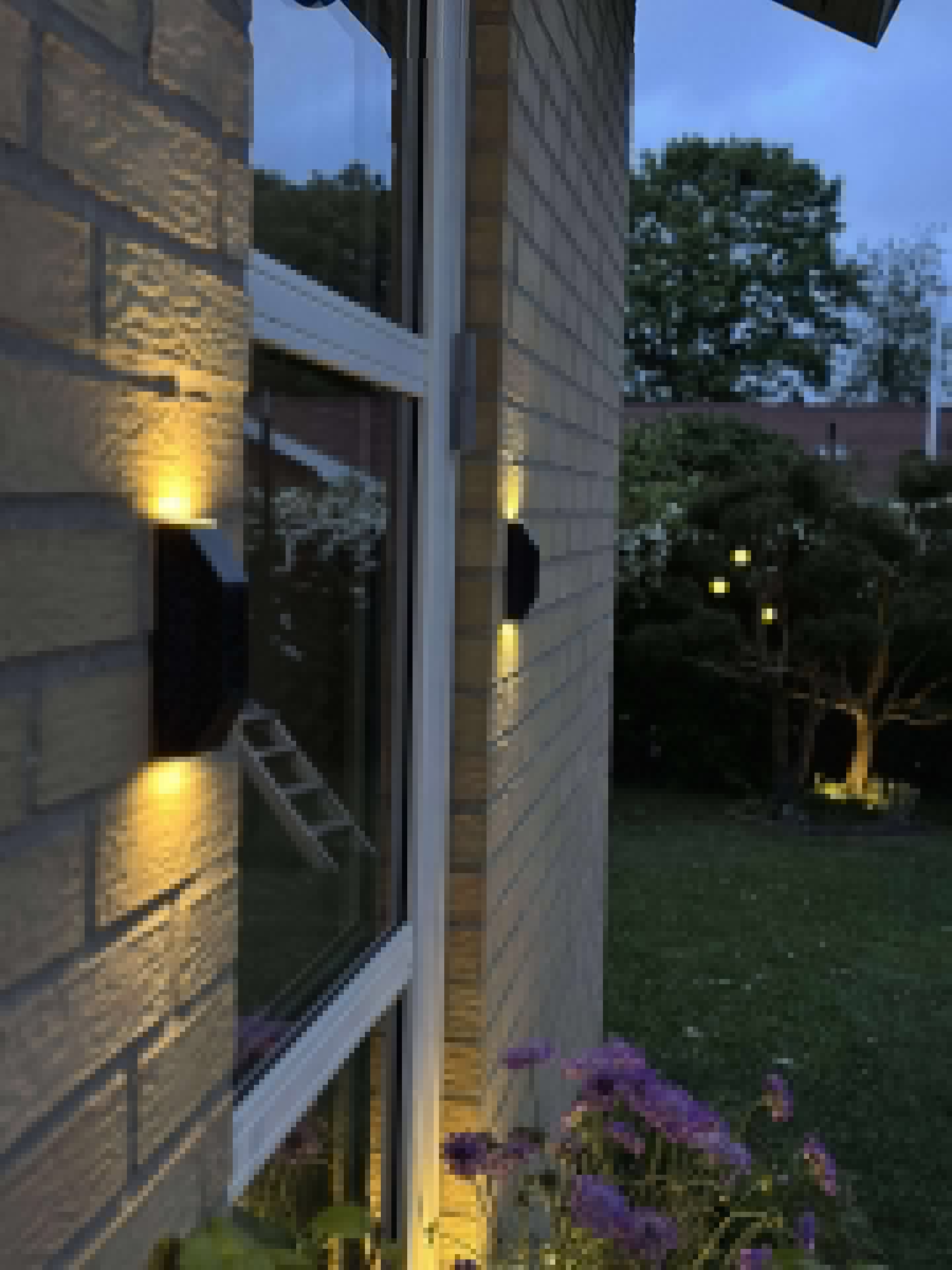 Vägglampa med solceller – Upp & Ner 4 st