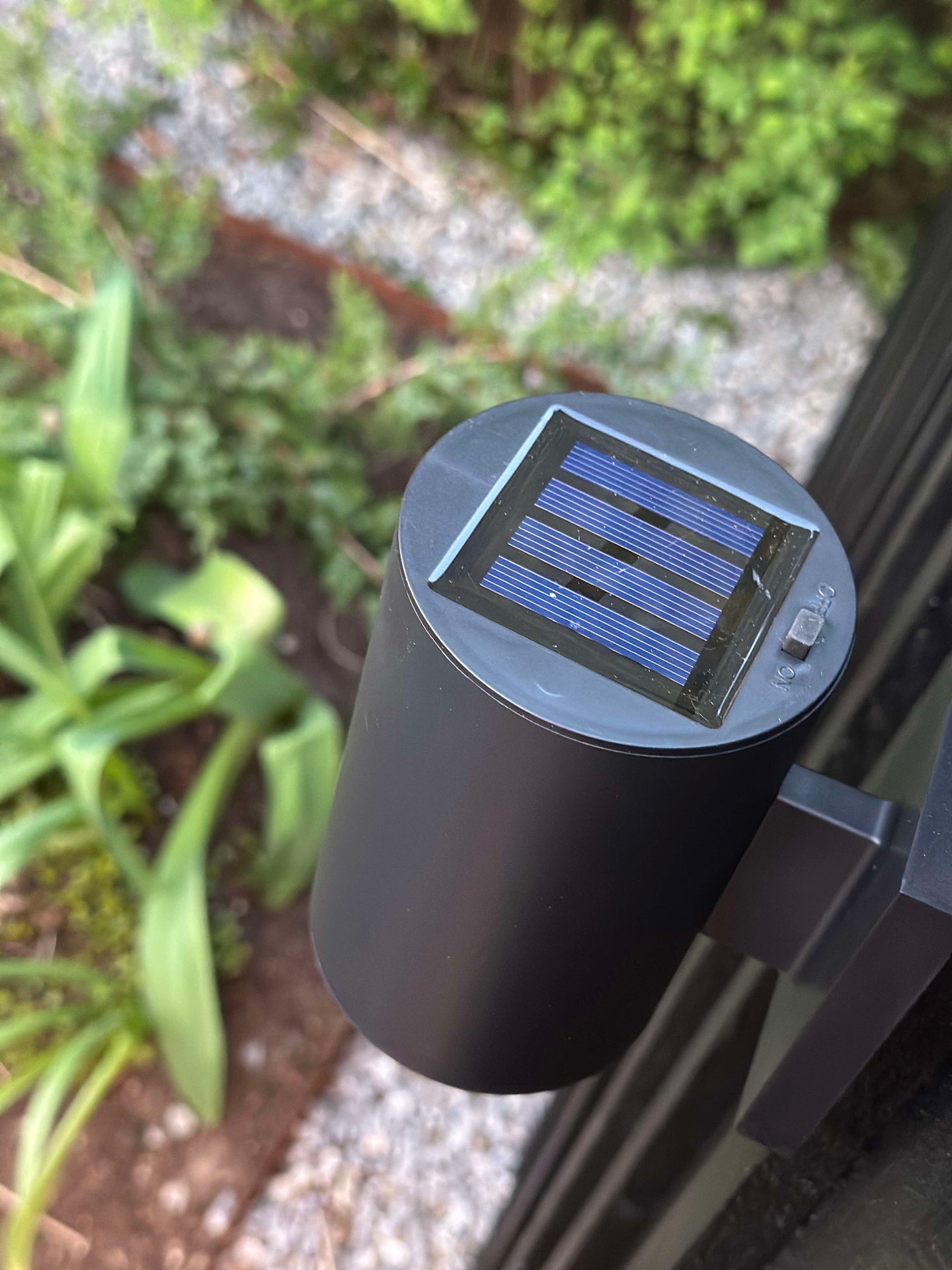 Vägglampa med solceller