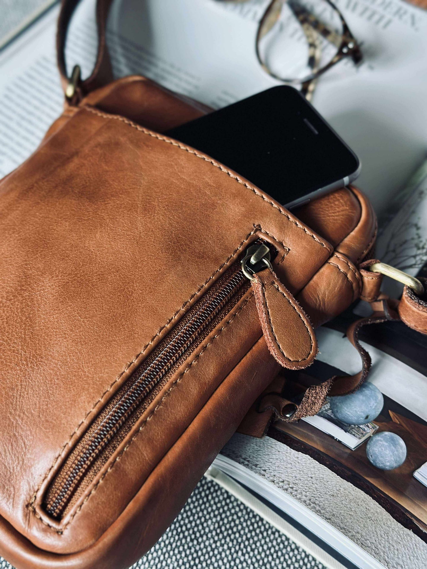 Crossover mobilväska - Cognac