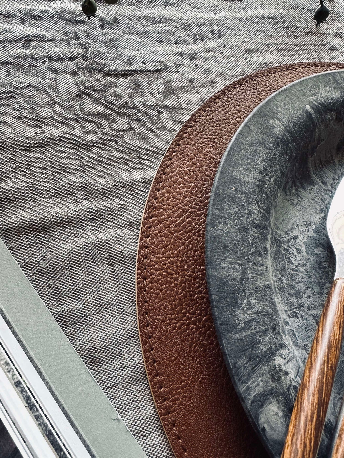 Vändbar bordstablett - Konjak / natur