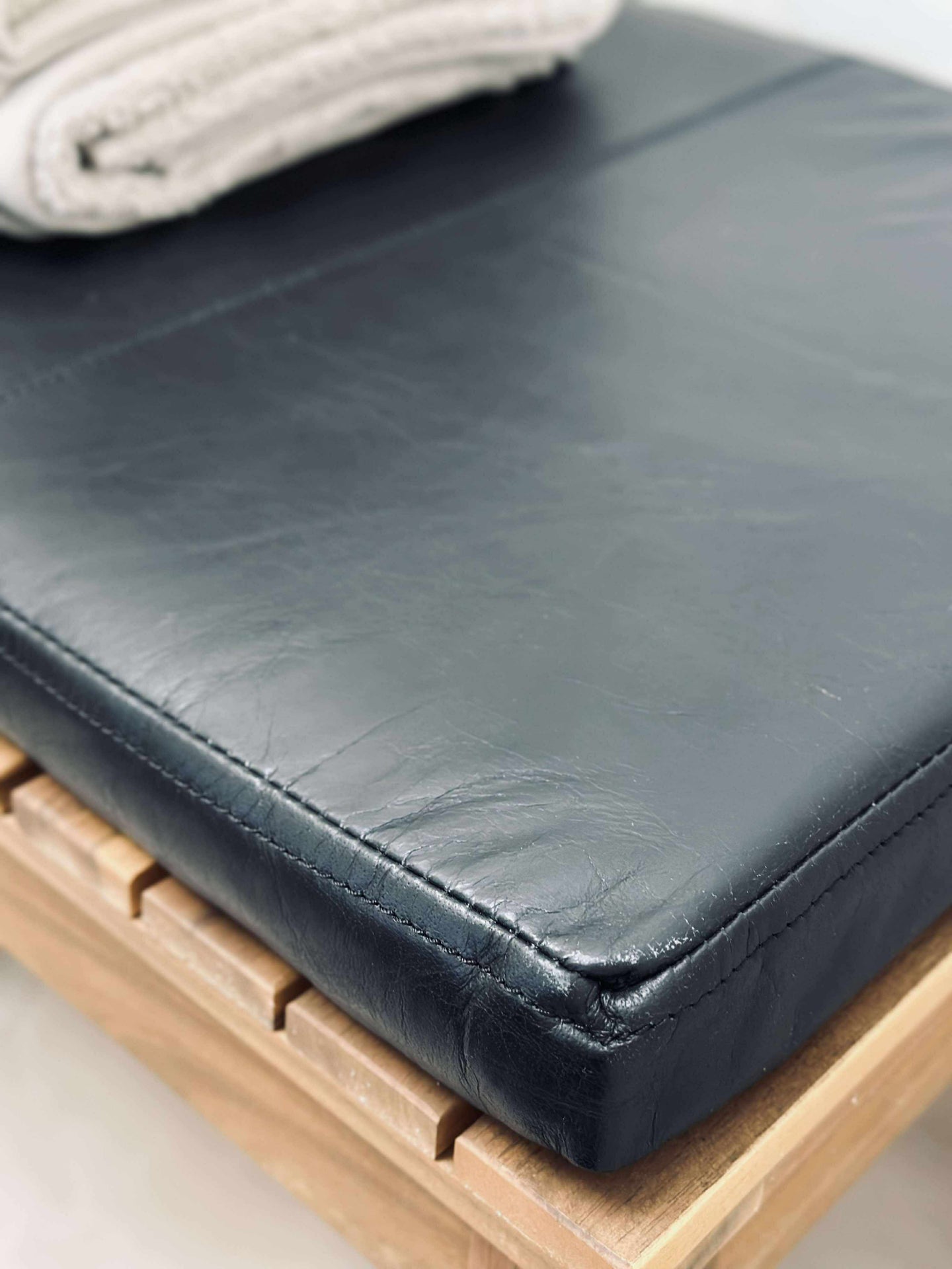 Läderdyna Tokyo - 118cm Svart