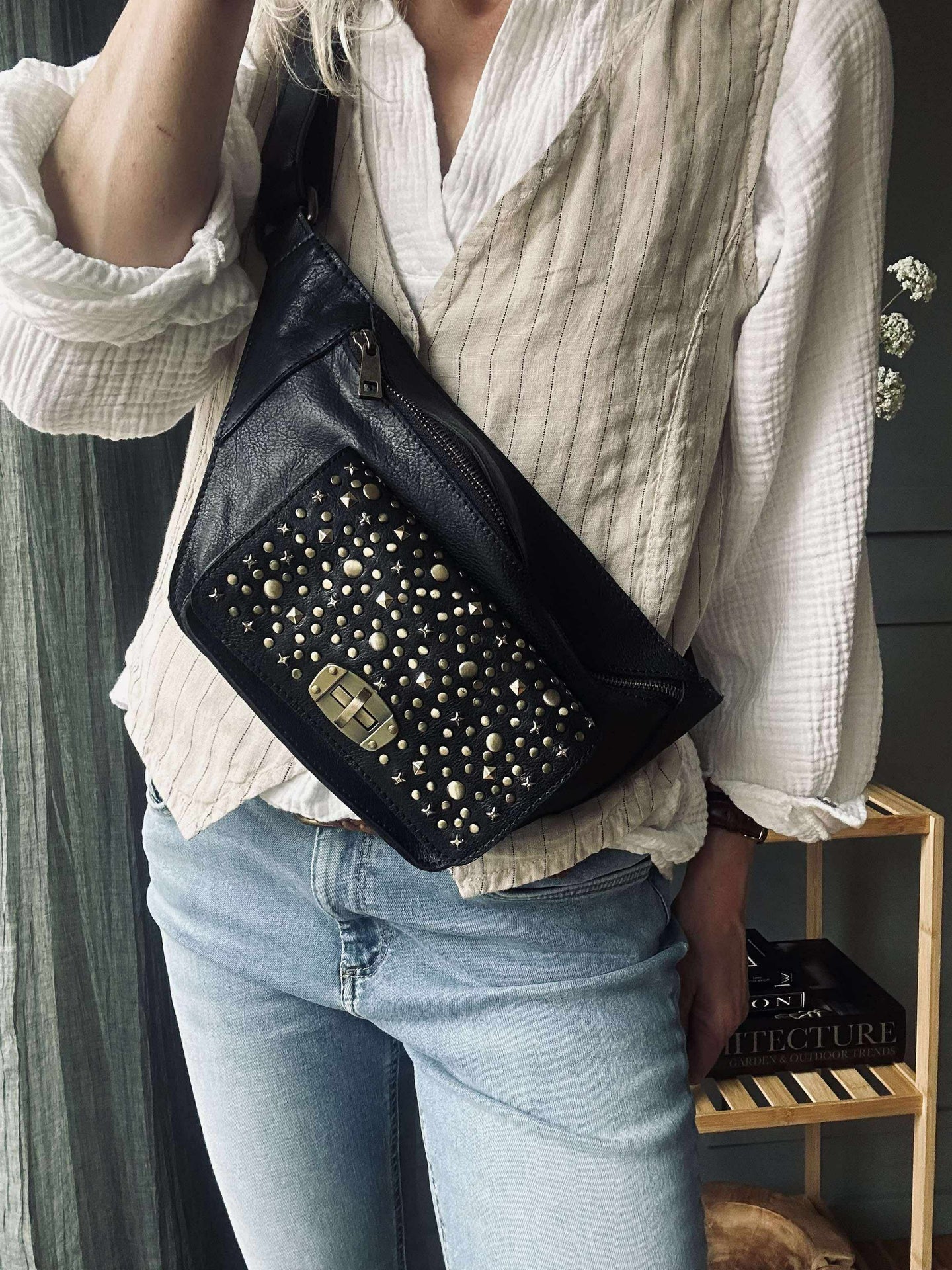 Bumbag med nitar - Black