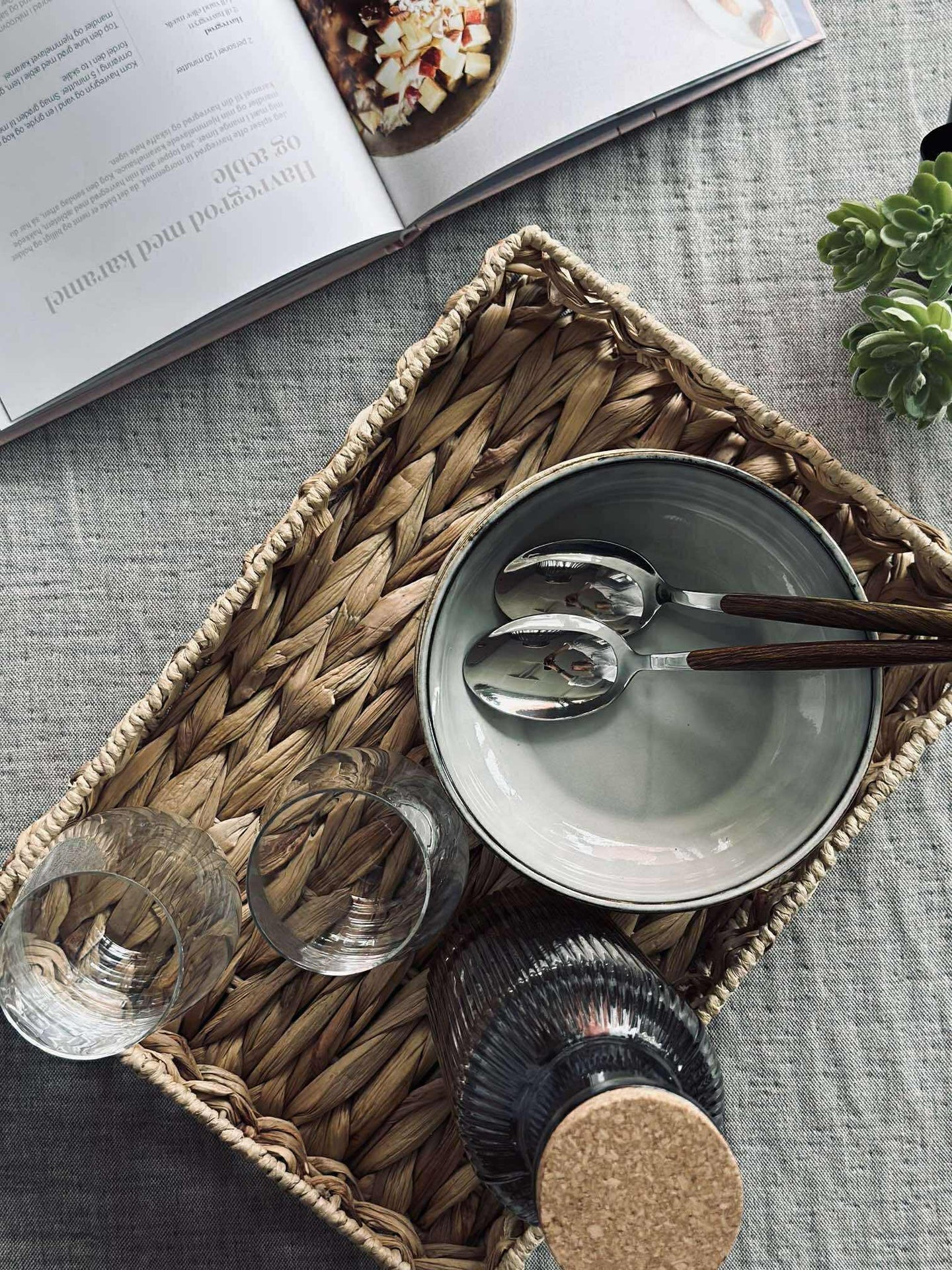 Bricka med kant i vattenhyacint