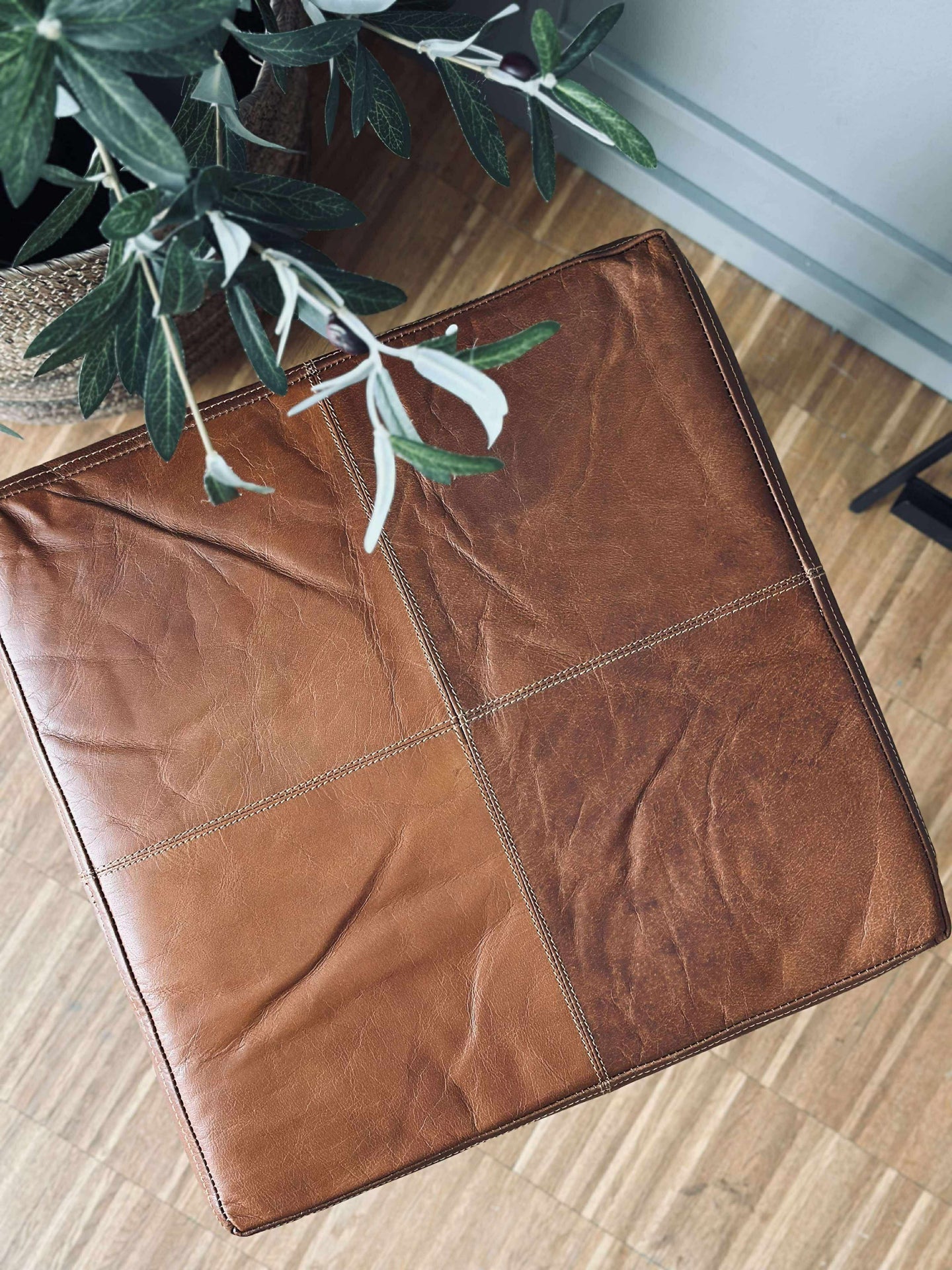 Dyna Tokyo i läder - 40x40 Cognac