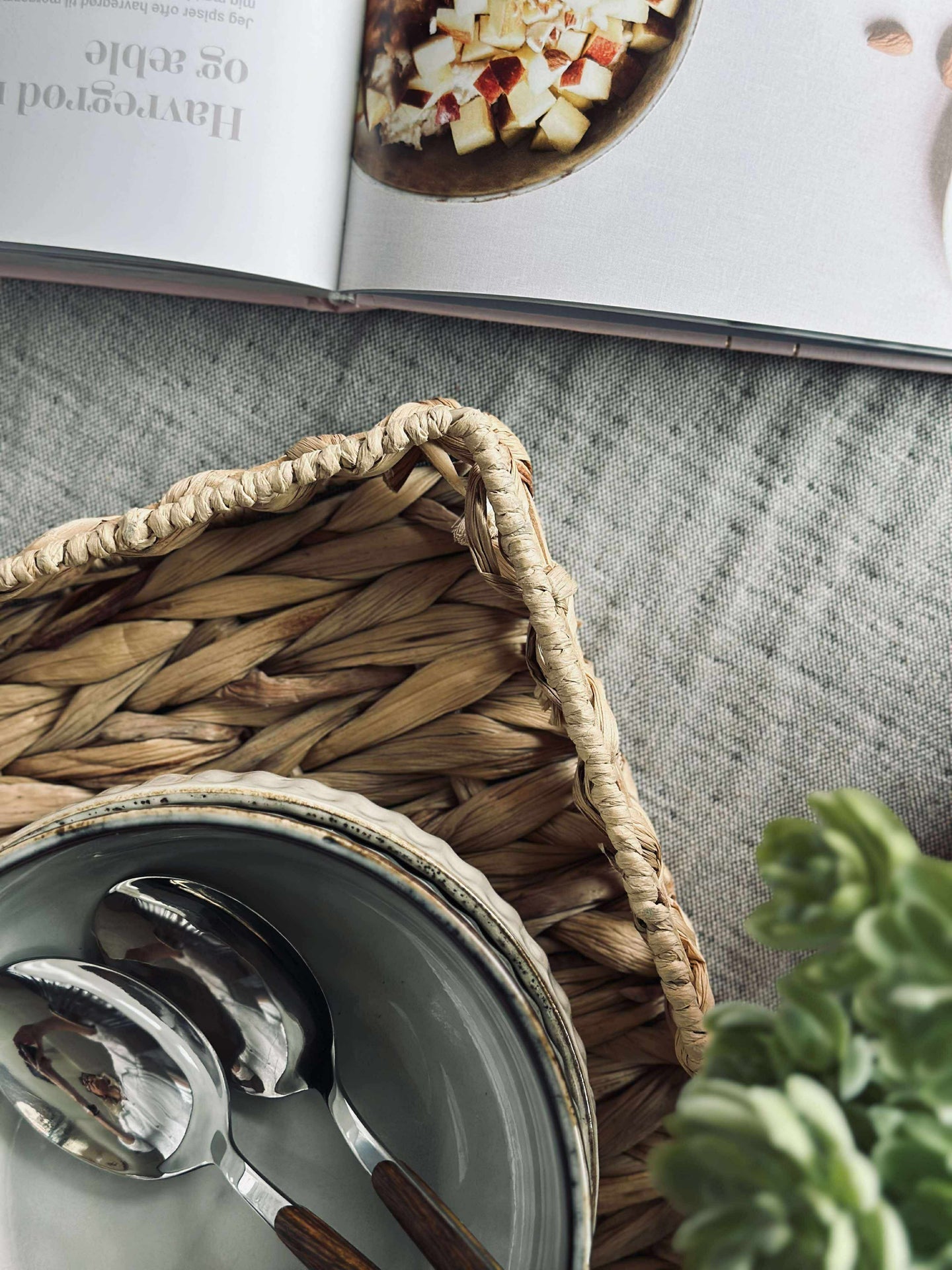 Bricka med kant i vattenhyacint