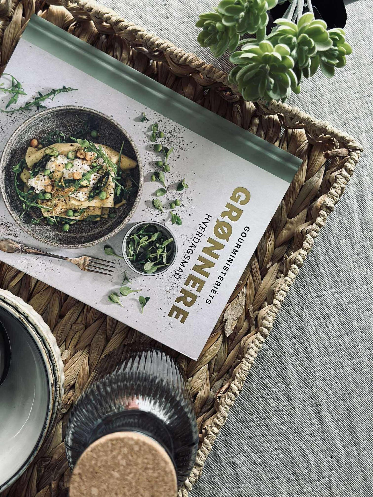 Bricka med kant i vattenhyacint 32cm