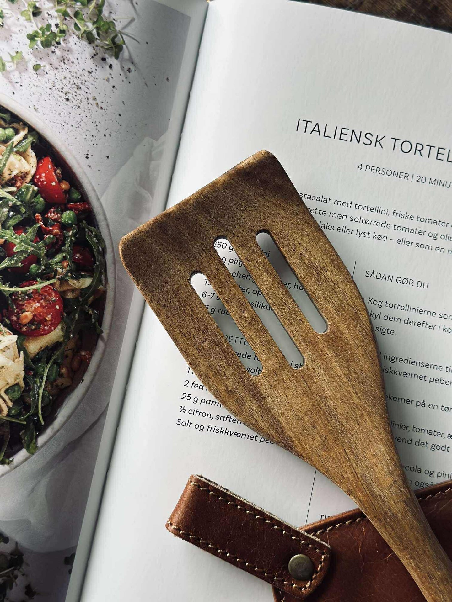 Palett med hål - Akacia