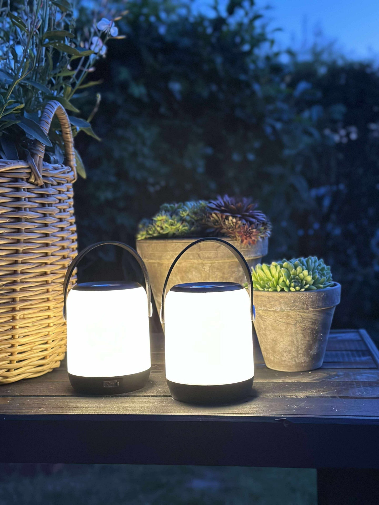 LED-touchlykta med stropp