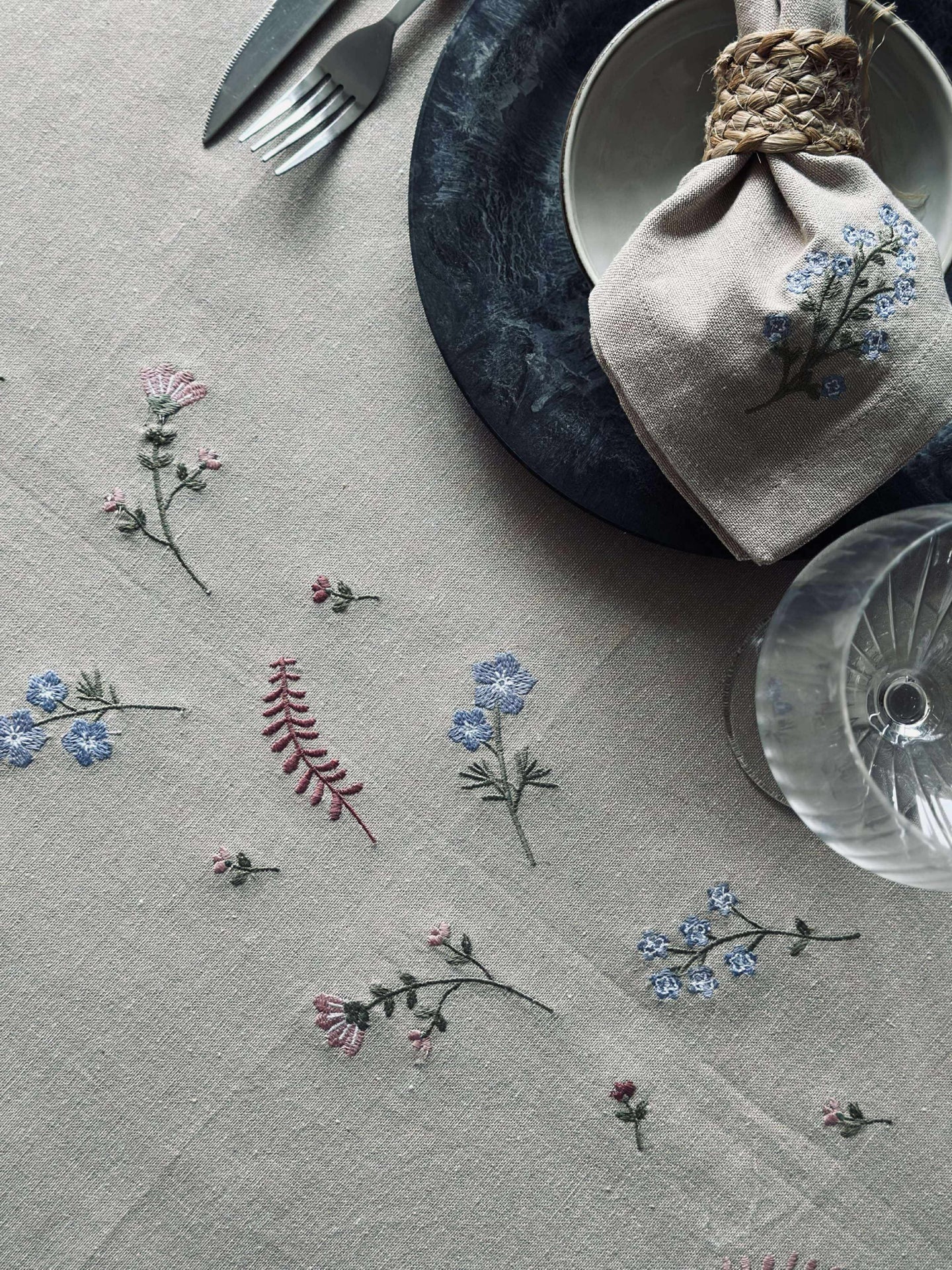 Duk blomsterbroderi - Linneutseende