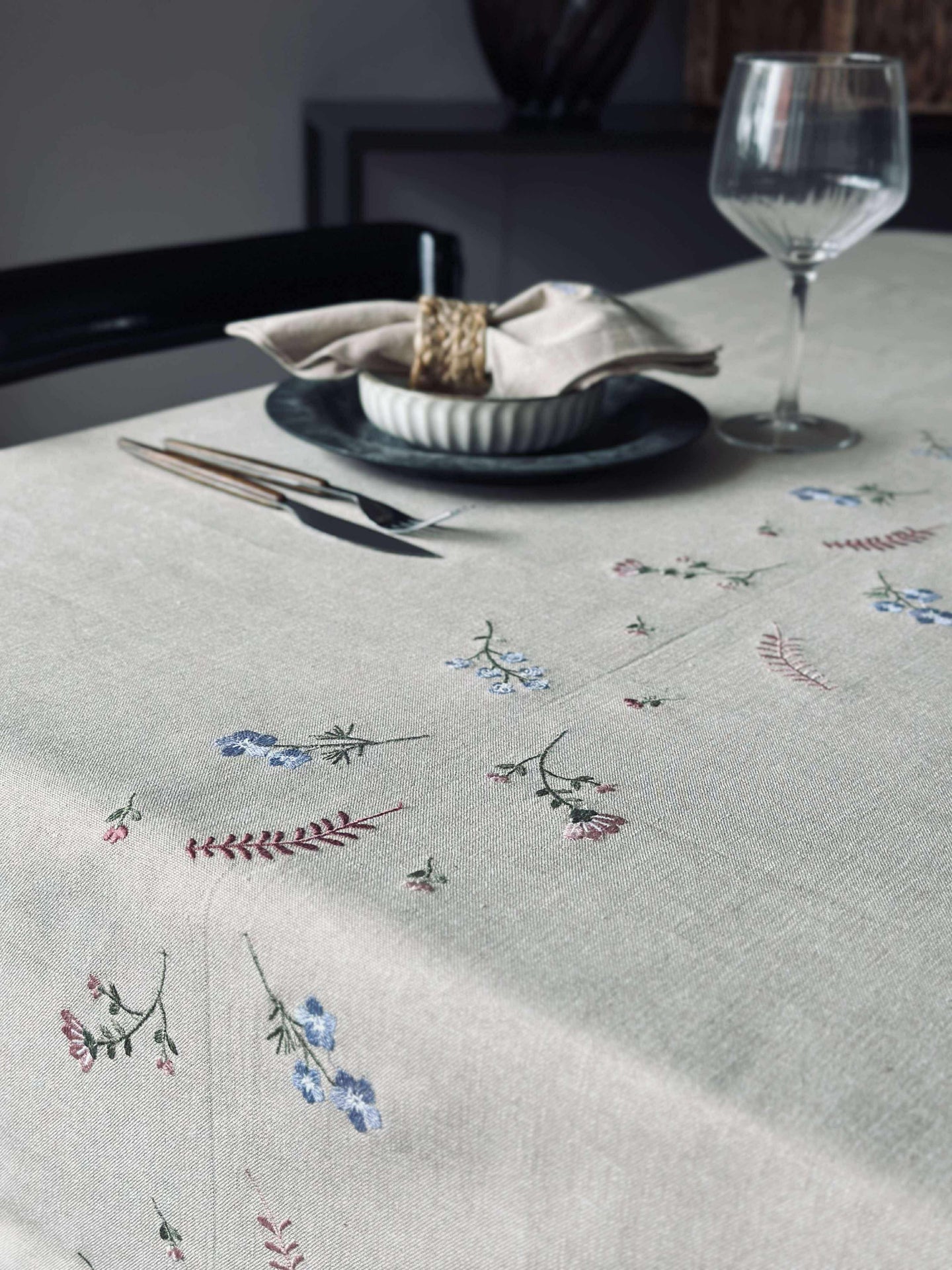 Duk blomsterbroderi - Linneutseende
