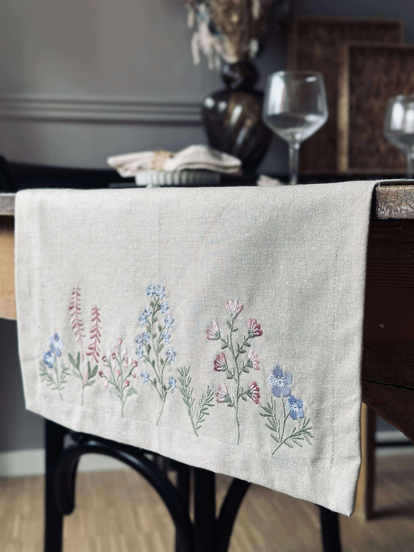 Bordslöpare flower broderi - Linne-look
