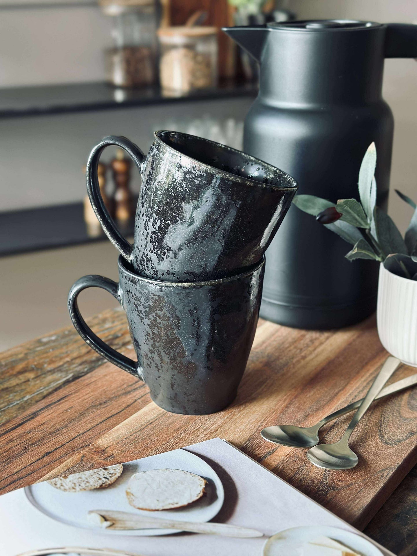 XL Mugg med handtag i stengods – Matt svart