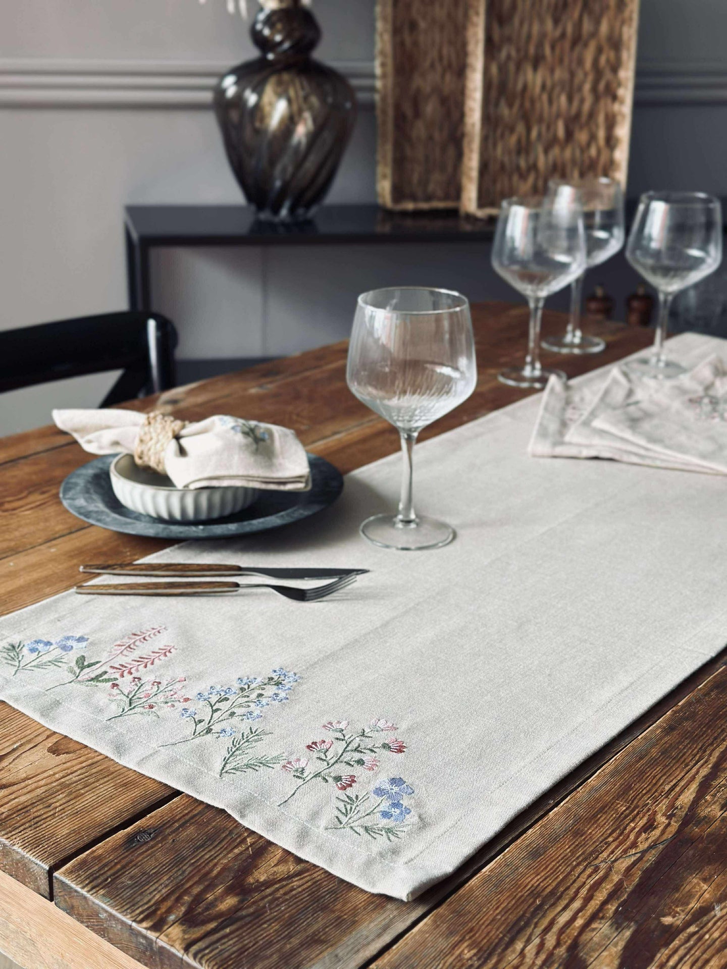 Bordslöpare blomsterbroderi - Linneutseende