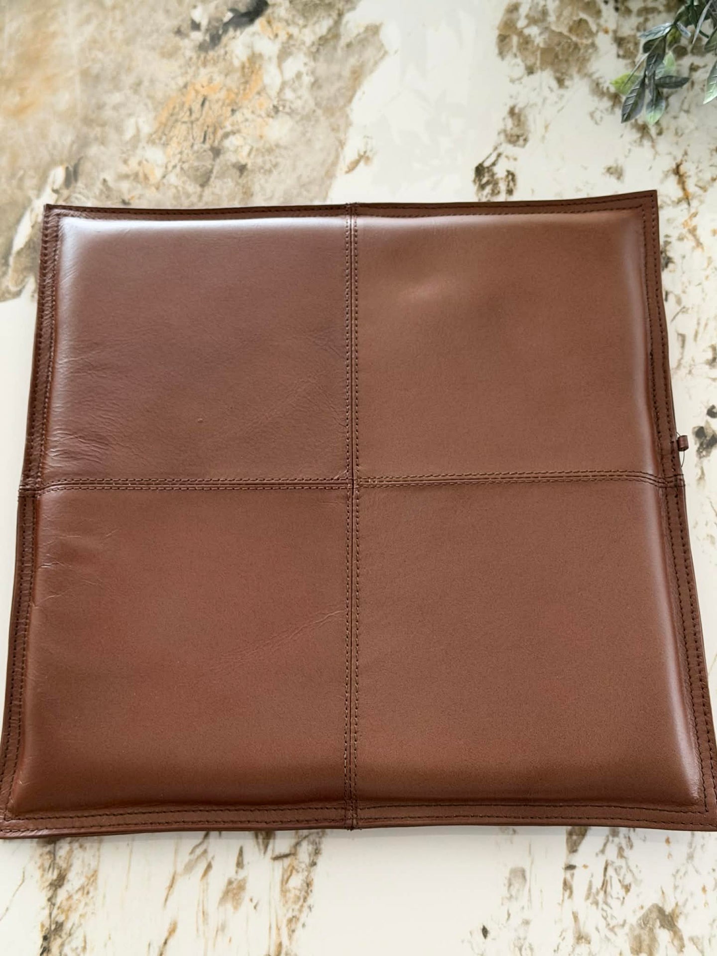 Sitsdyna i läder - Valnöt 38x38cm