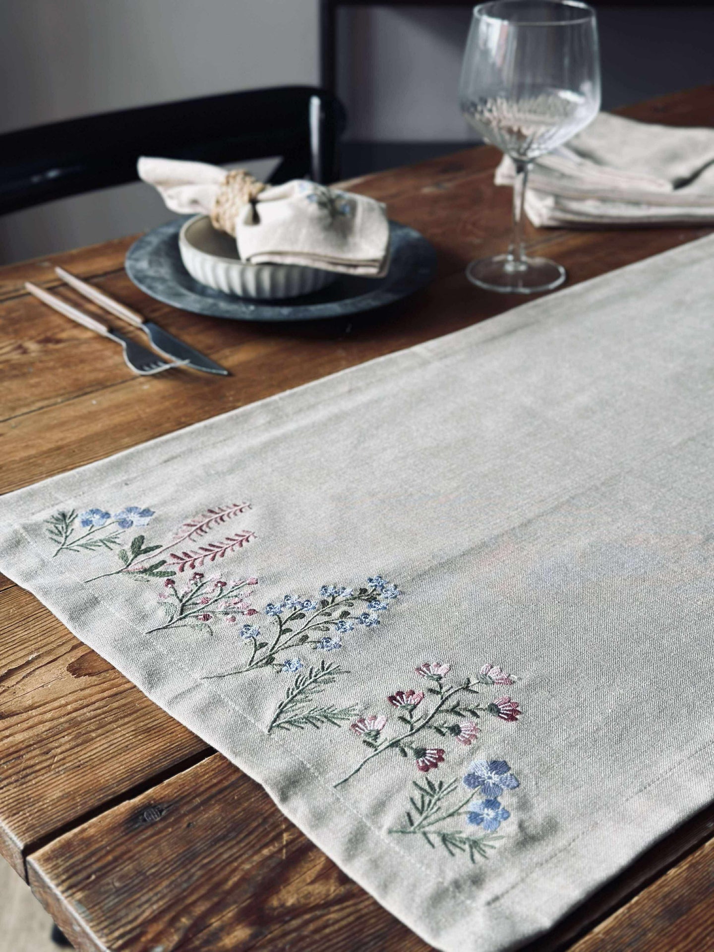 Bordslöpare flower broderi - Linne-look