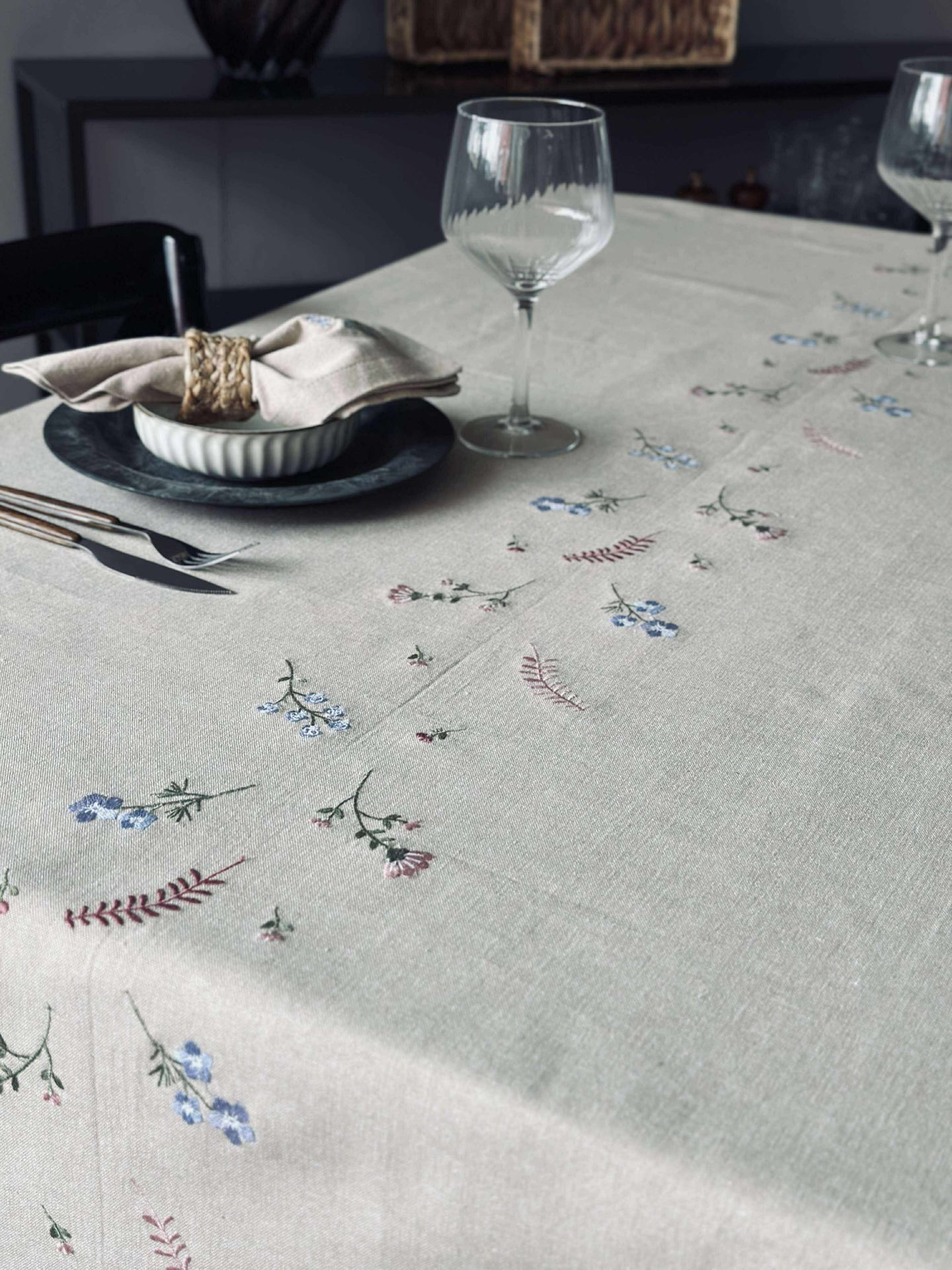 Duk blomsterbroderi - Linneutseende