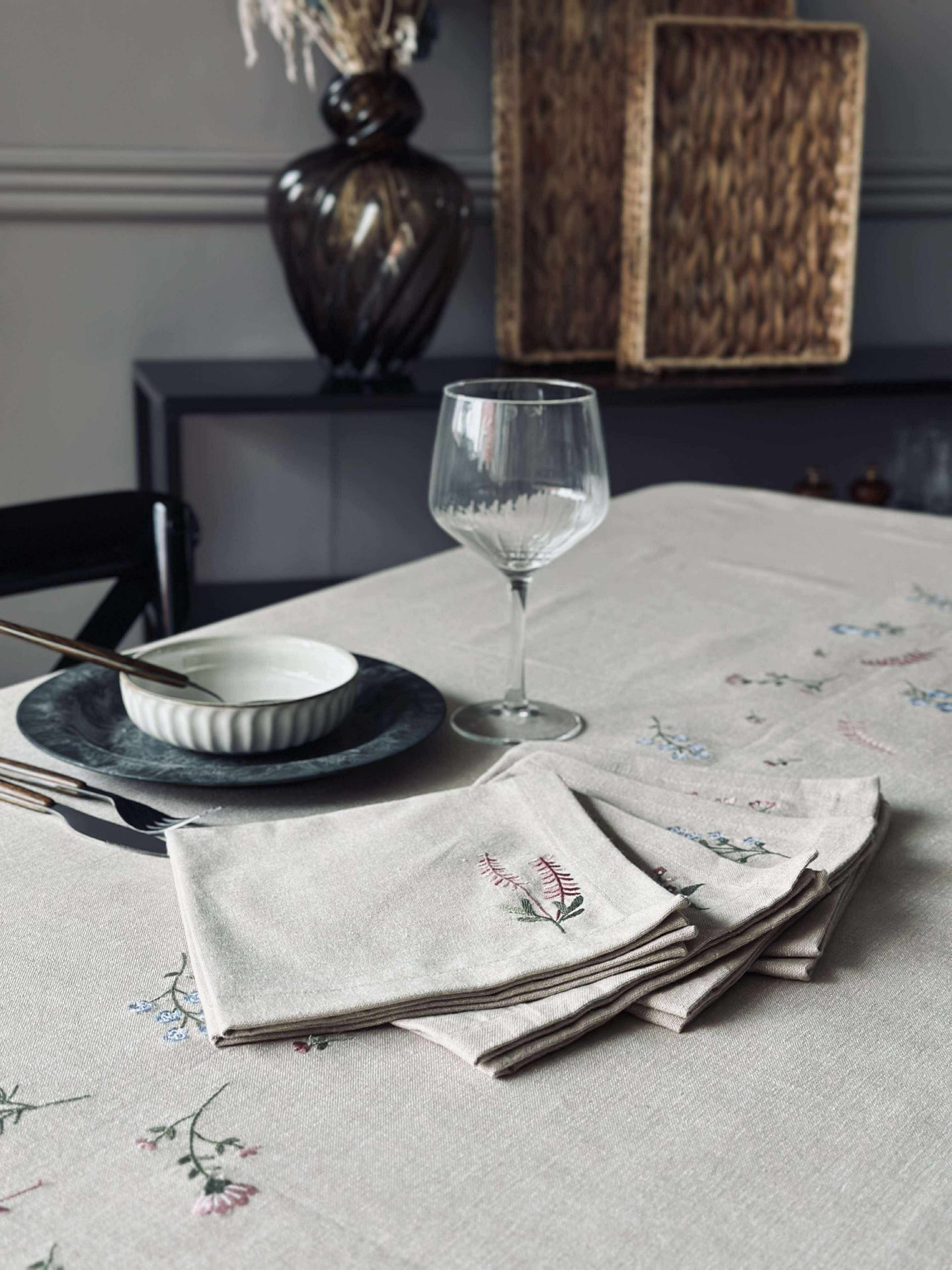 Servetter med blombroderi - Paket med 4 st