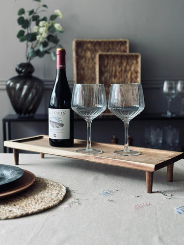 Bricka med ben i akaciaträ - Perfekt för tapas
