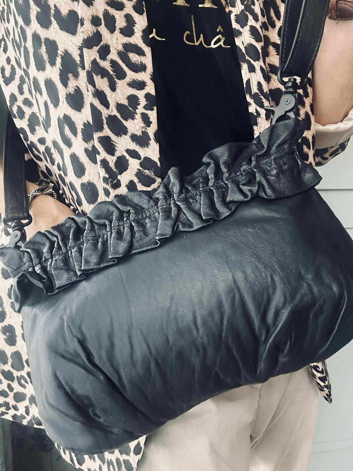 Clutch med volanger Nero