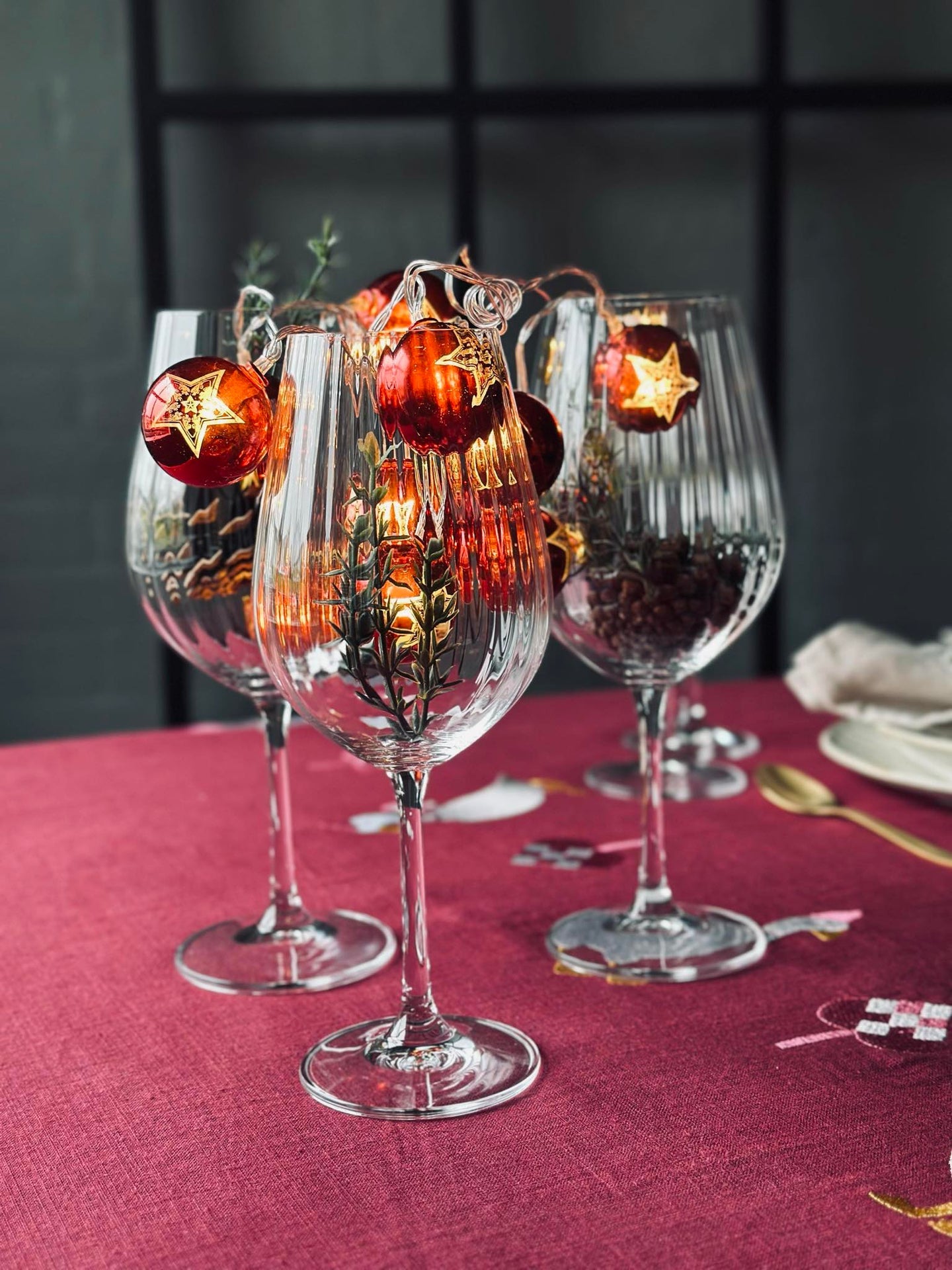 Ljusslinga med små julkulor