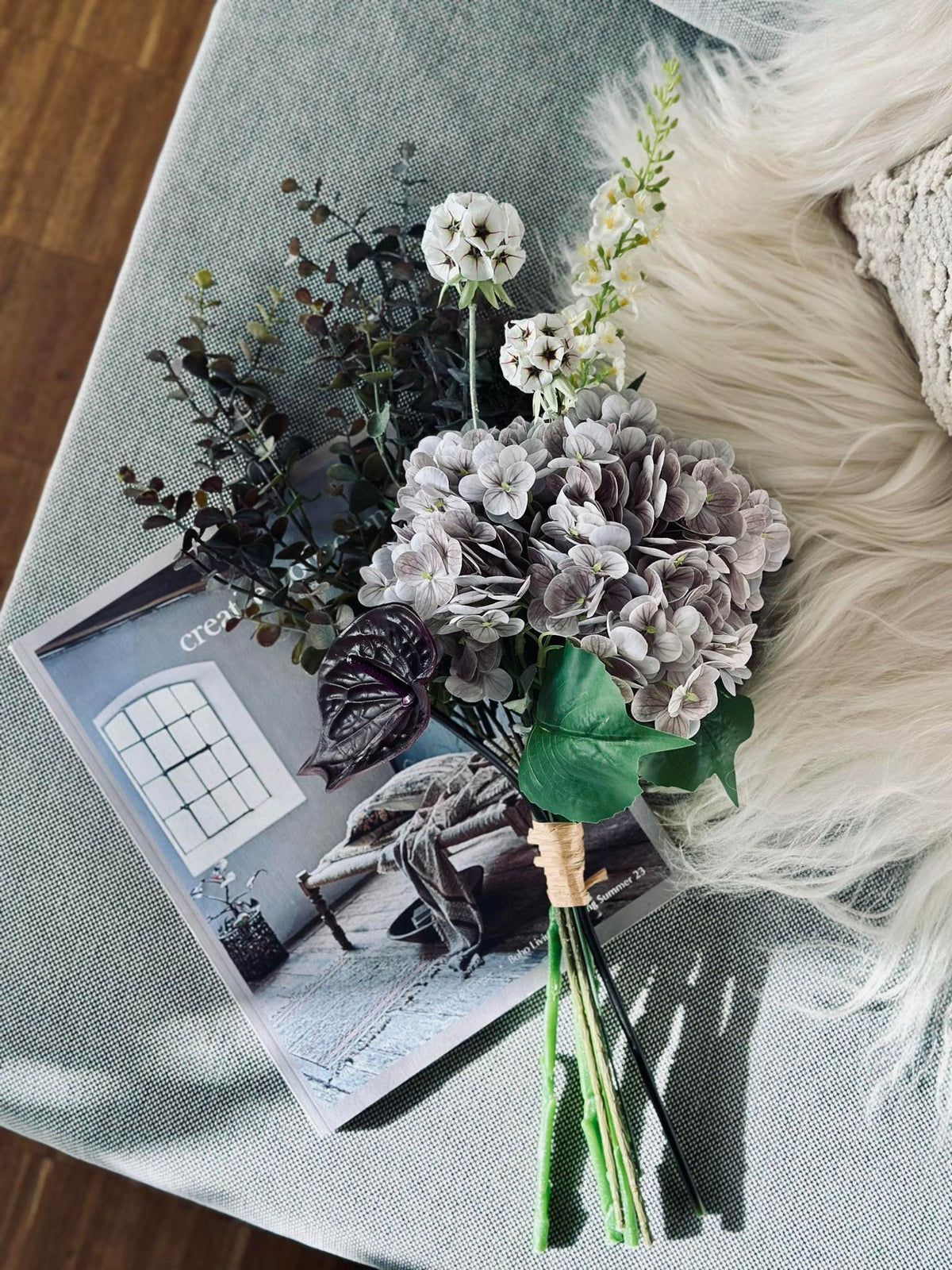 Bukett med hortensia och eukalyptus