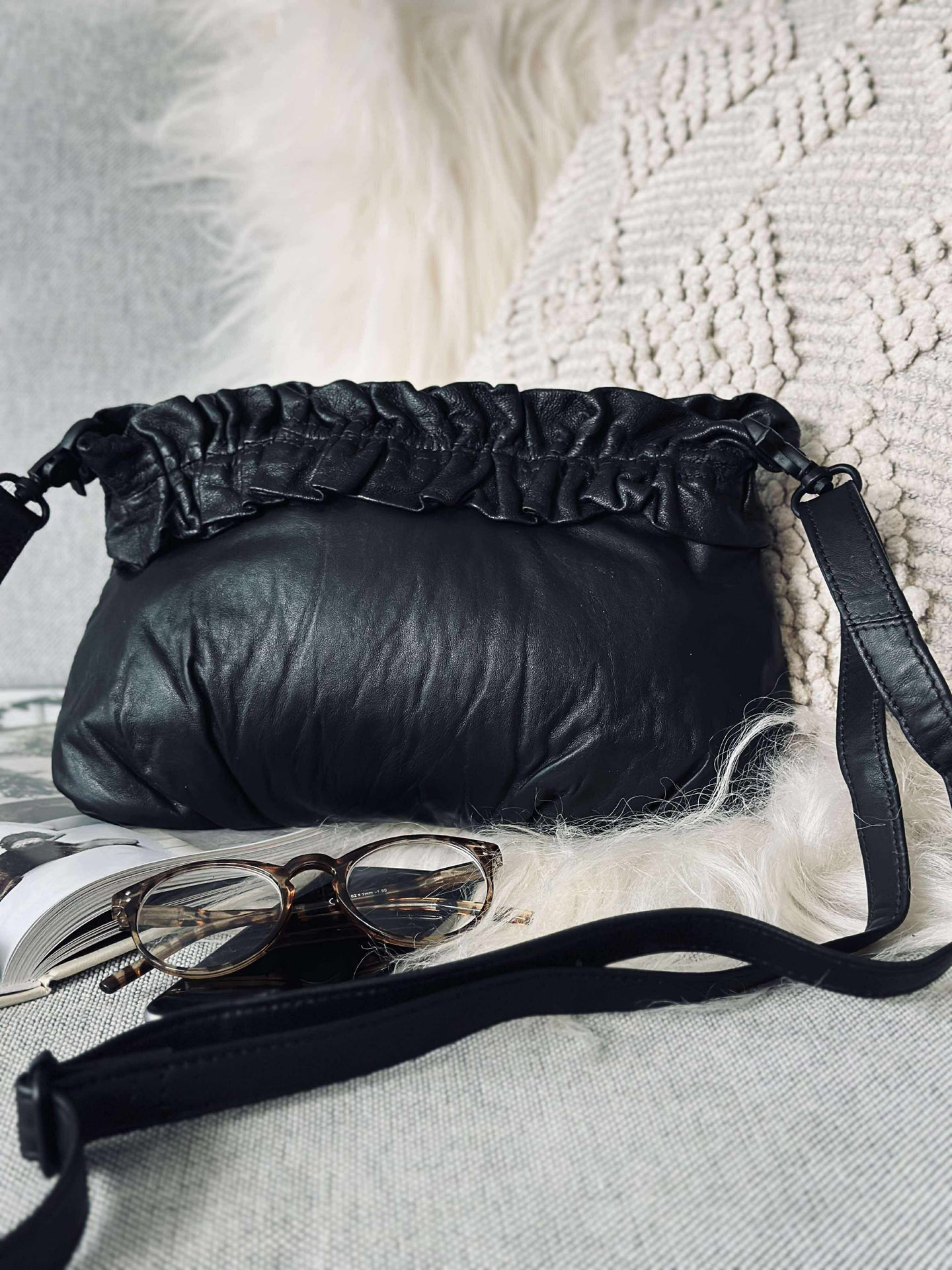 Clutch med volanger Nero