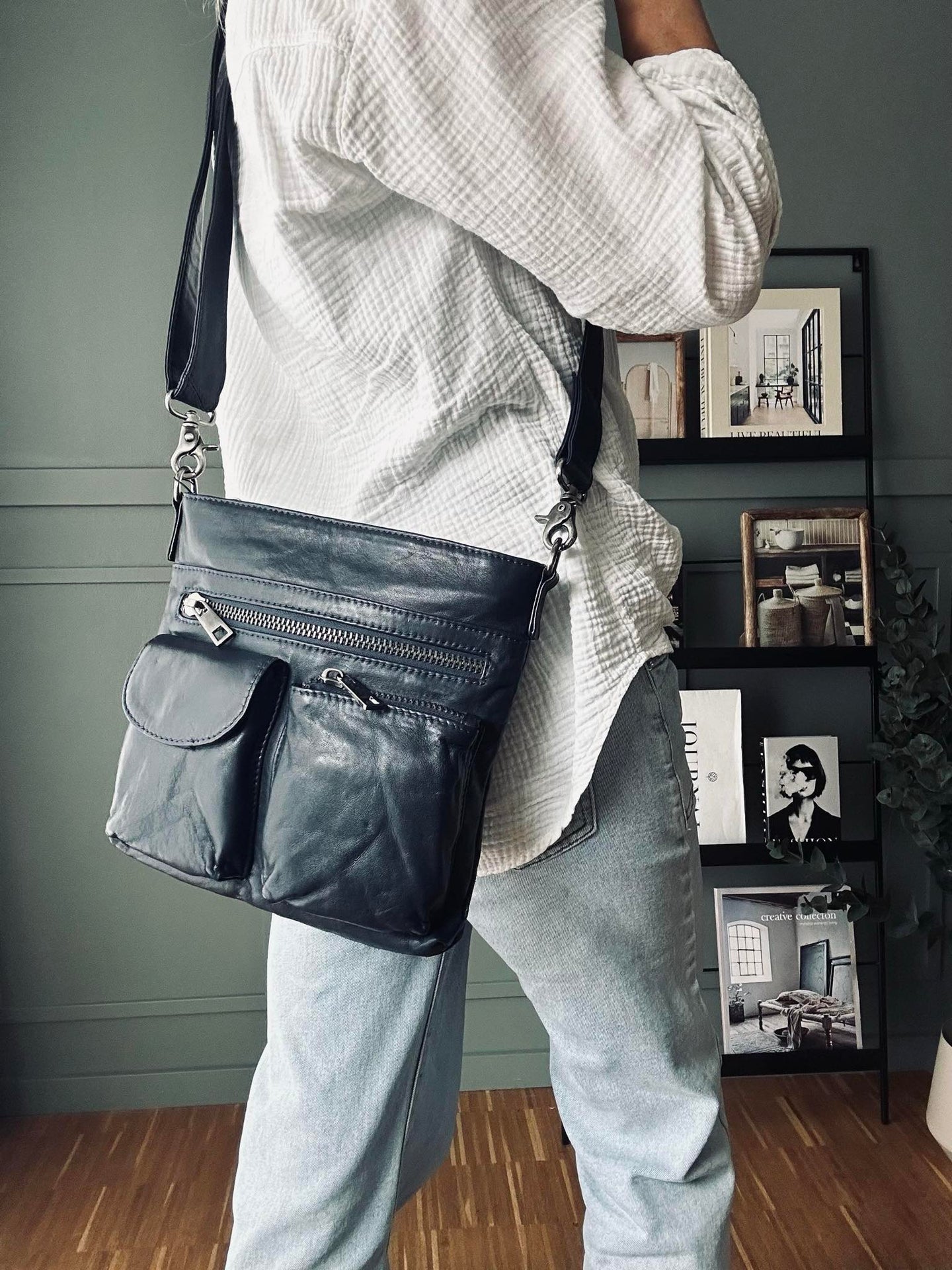 Crossbody NAVY - Ultra mjuk
