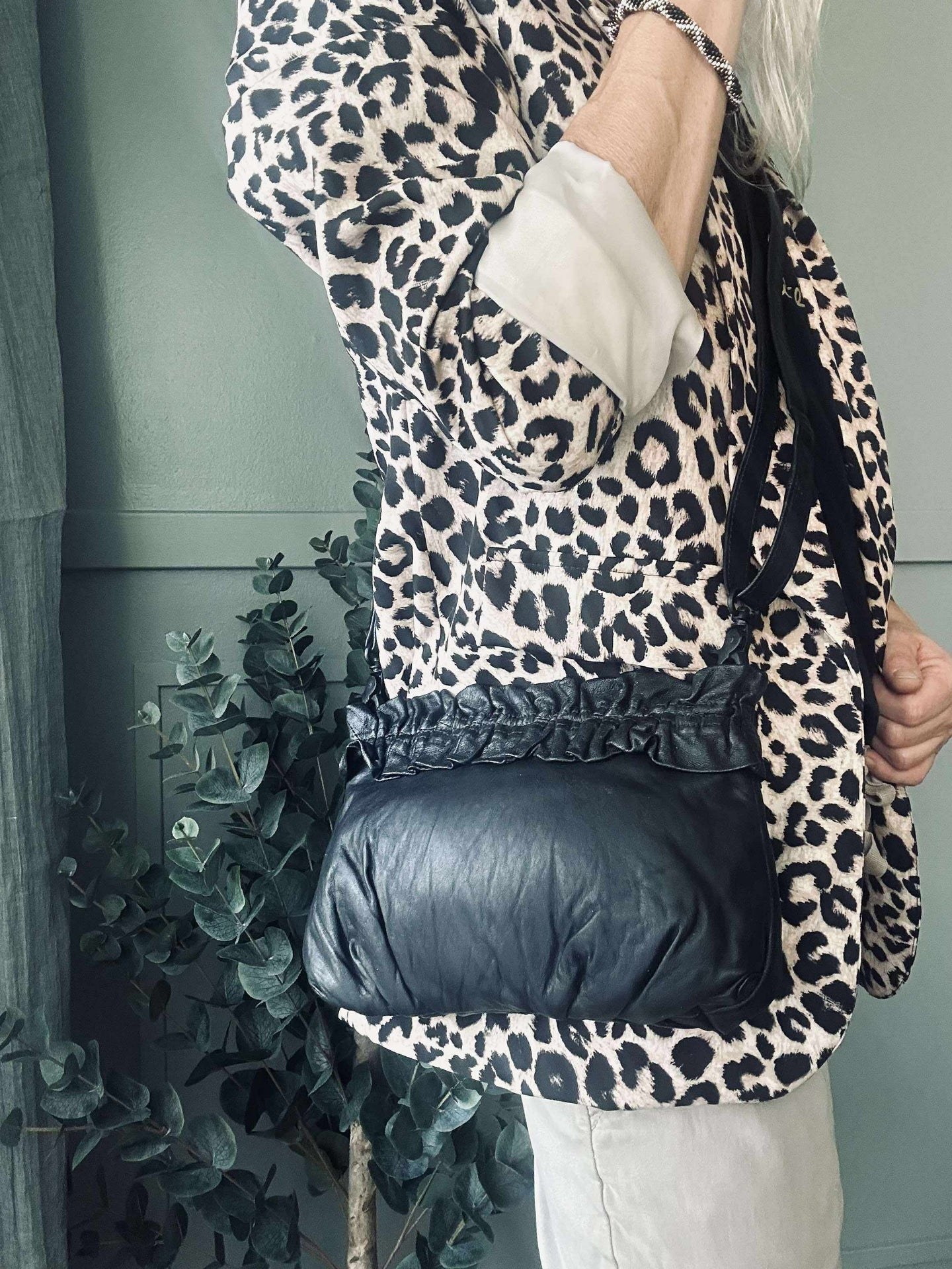 Clutch med volanger Nero