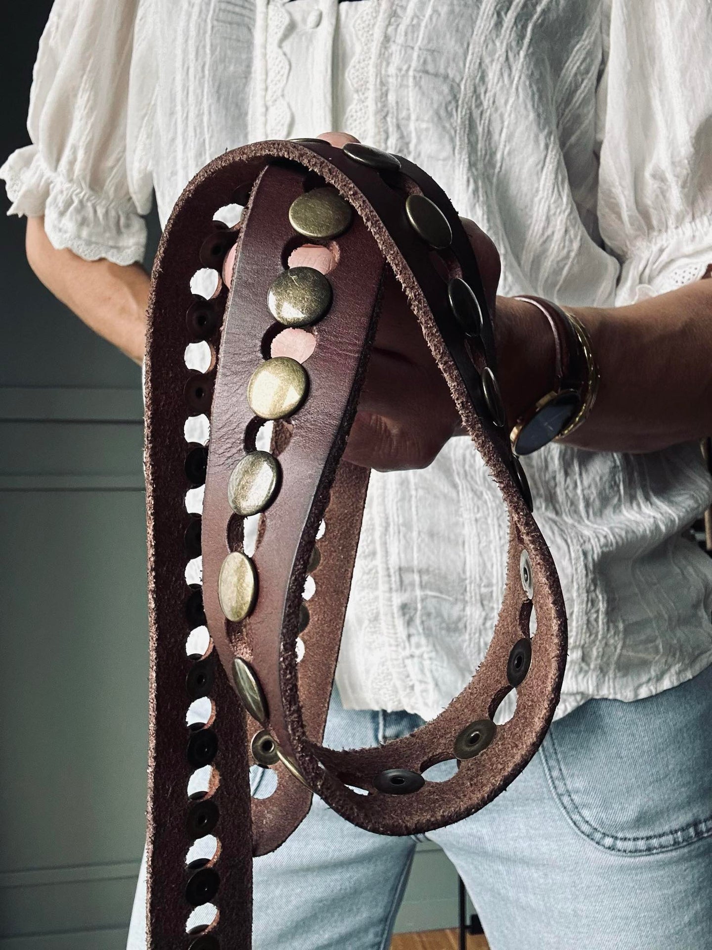 Jeansbälte dekorerat med nitar - Brun