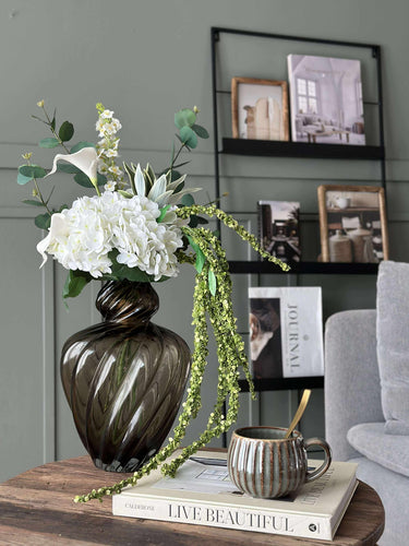 Bukett med vit hortensia