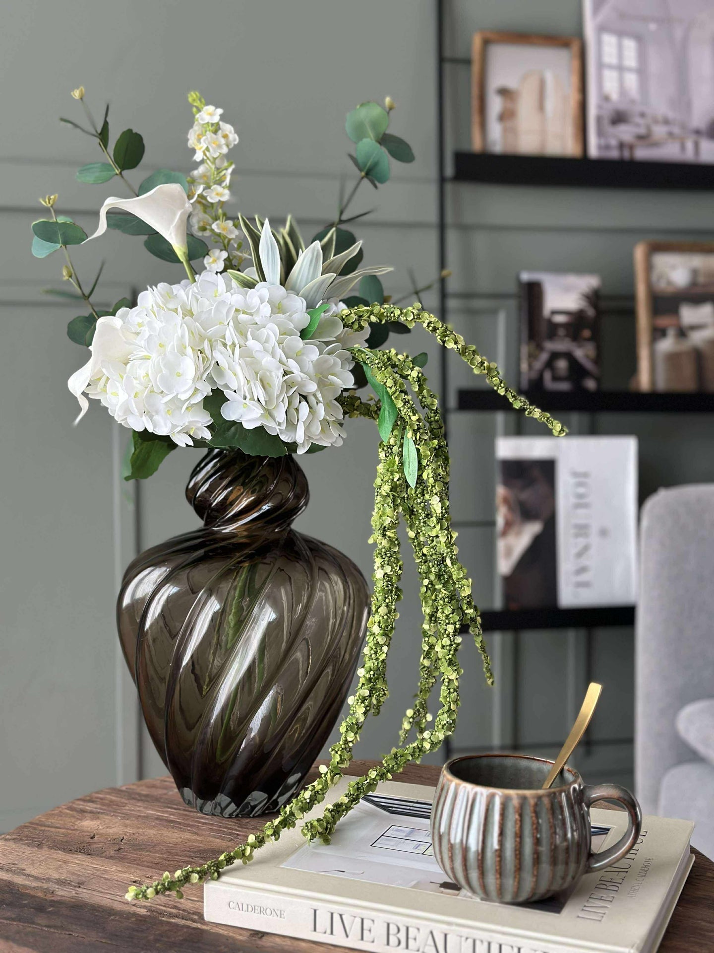 Bukett med vit hortensia